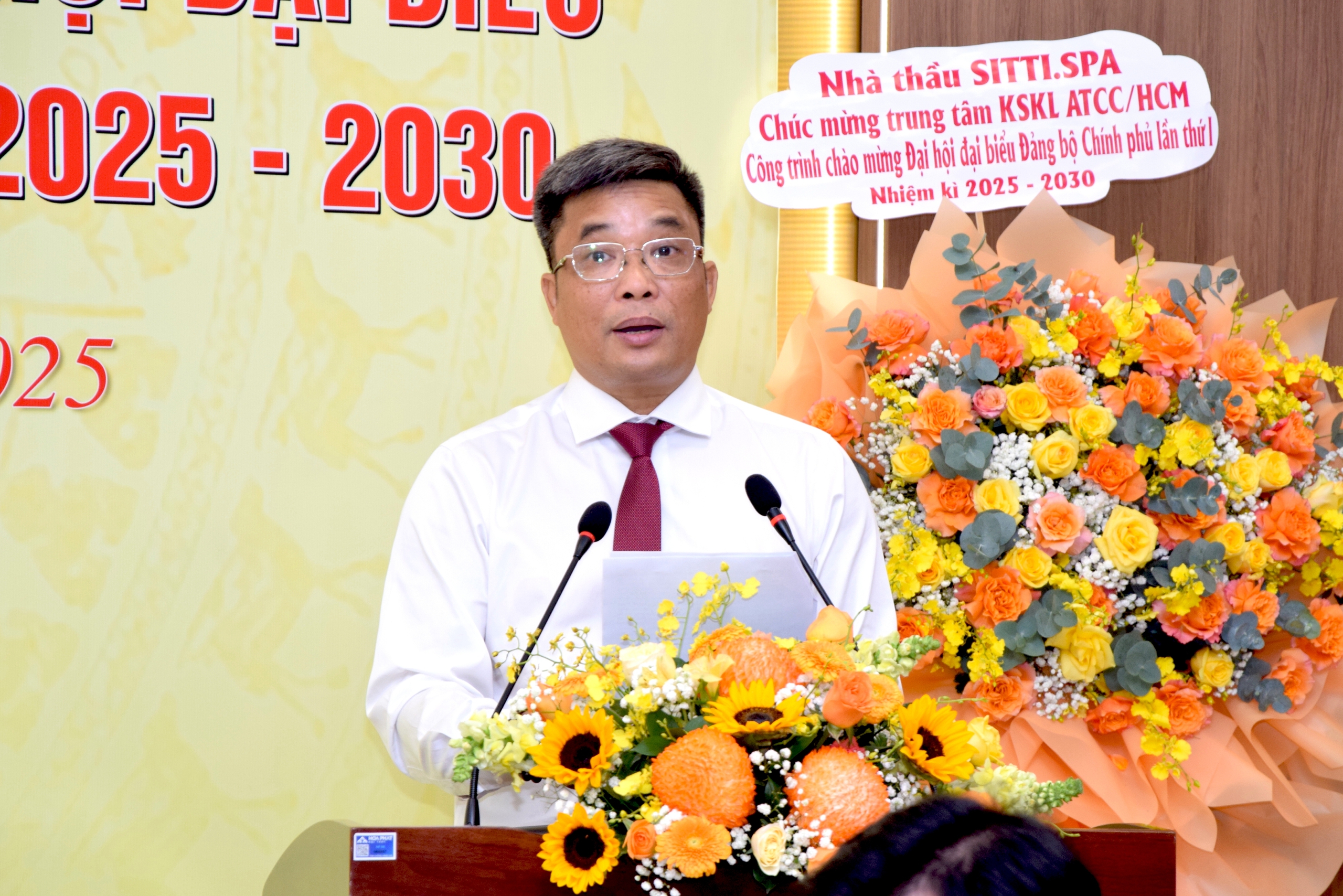 Gắn biển công trình ngành Xây dựng chào mừng Đại hội Đảng bộ Chính phủ lần thứ I- Ảnh 2.