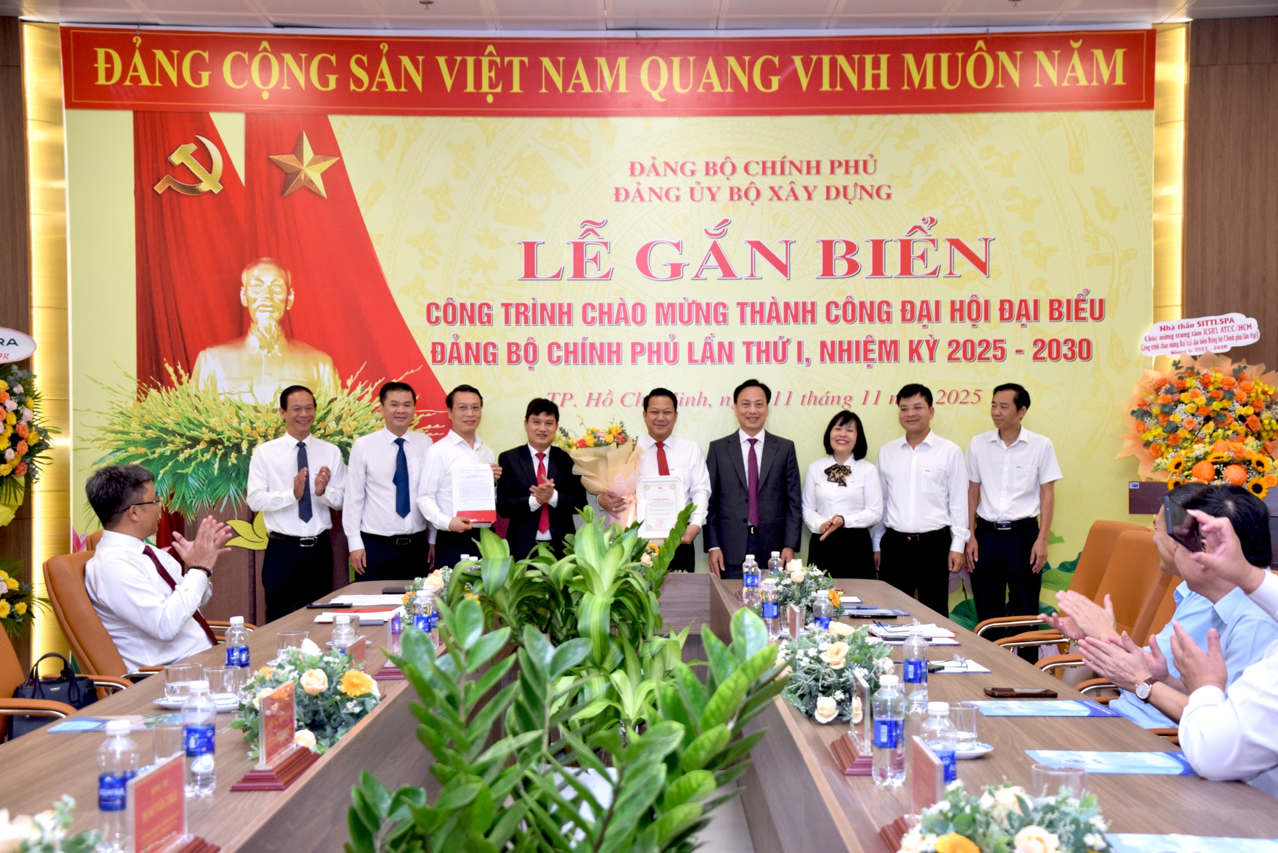 Gắn biển công trình ngành Xây dựng chào mừng Đại hội Đảng bộ Chính phủ lần thứ I- Ảnh 4.