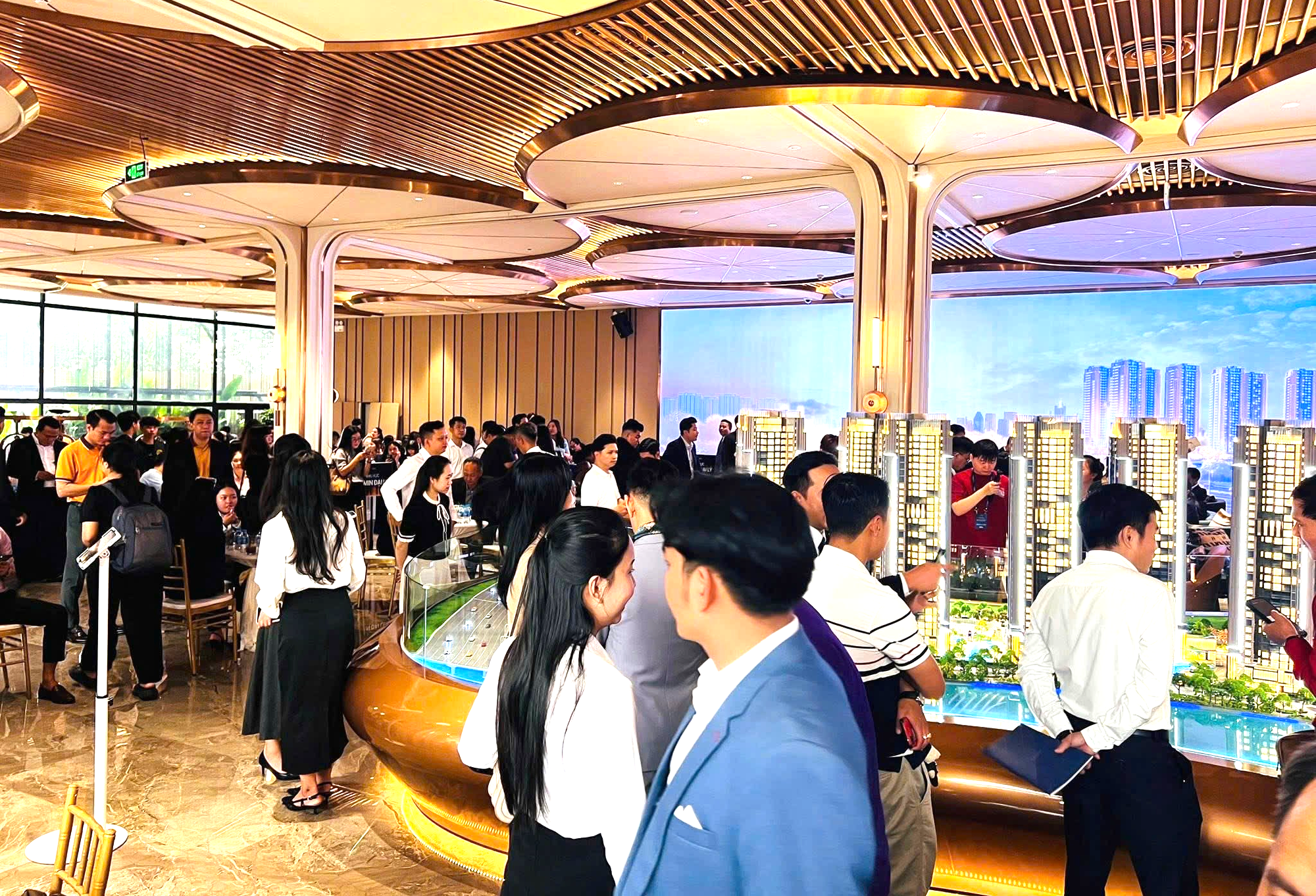 Nguồn cung bất động sản cải thiện nhưng giá neo cao, người dân khó tiếp cận- Ảnh 2.