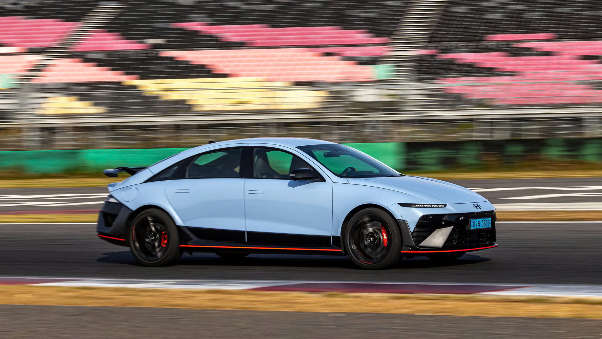 Hyundai Ioniq 6 N 2026 thách thức Mercedes-AMG C63- Ảnh 1. Hyundai Ioniq 6 N 2026 thách thức Mercedes-AMG C63- Ảnh 1.