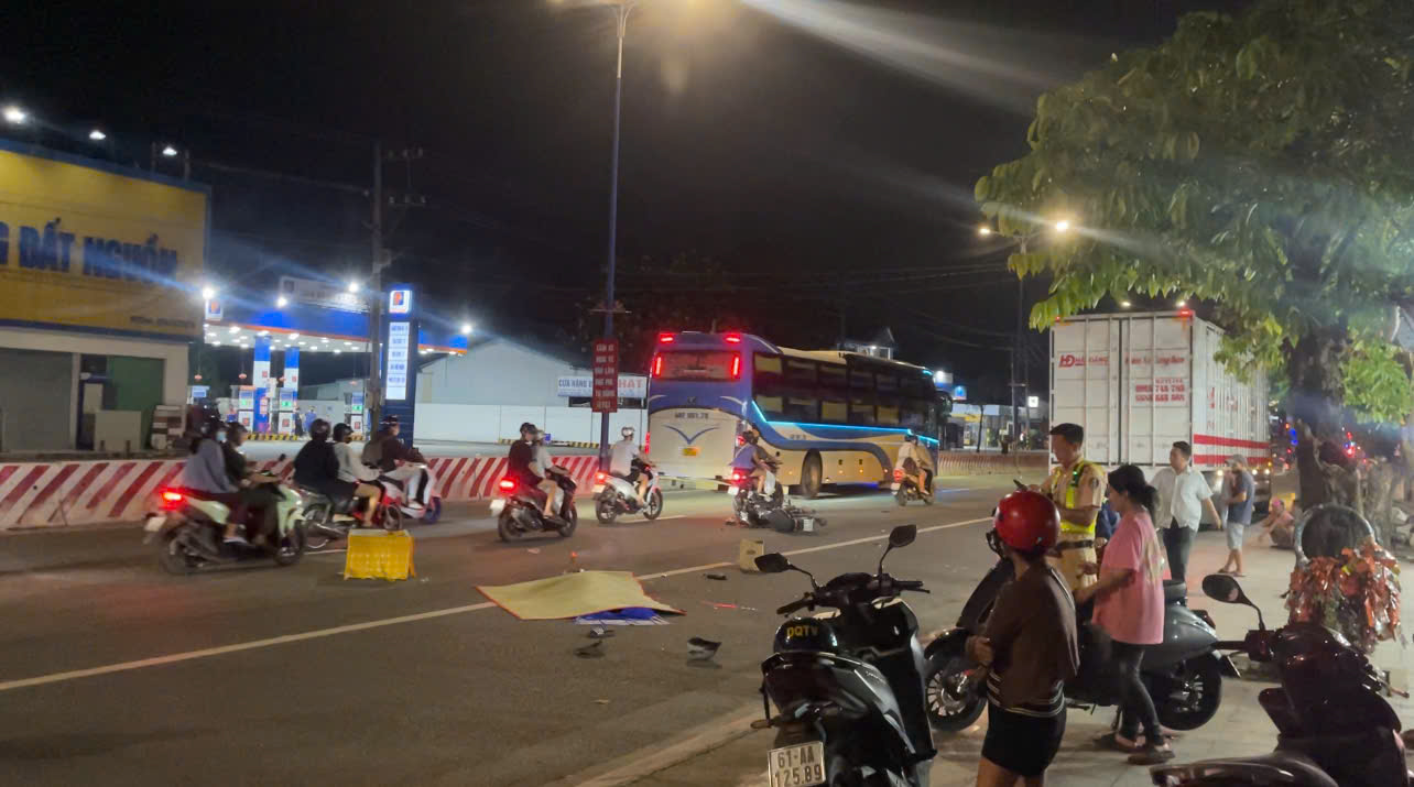 Người đàn ông tử vong sau va chạm với xe tải ở TP.HCM- Ảnh 1.