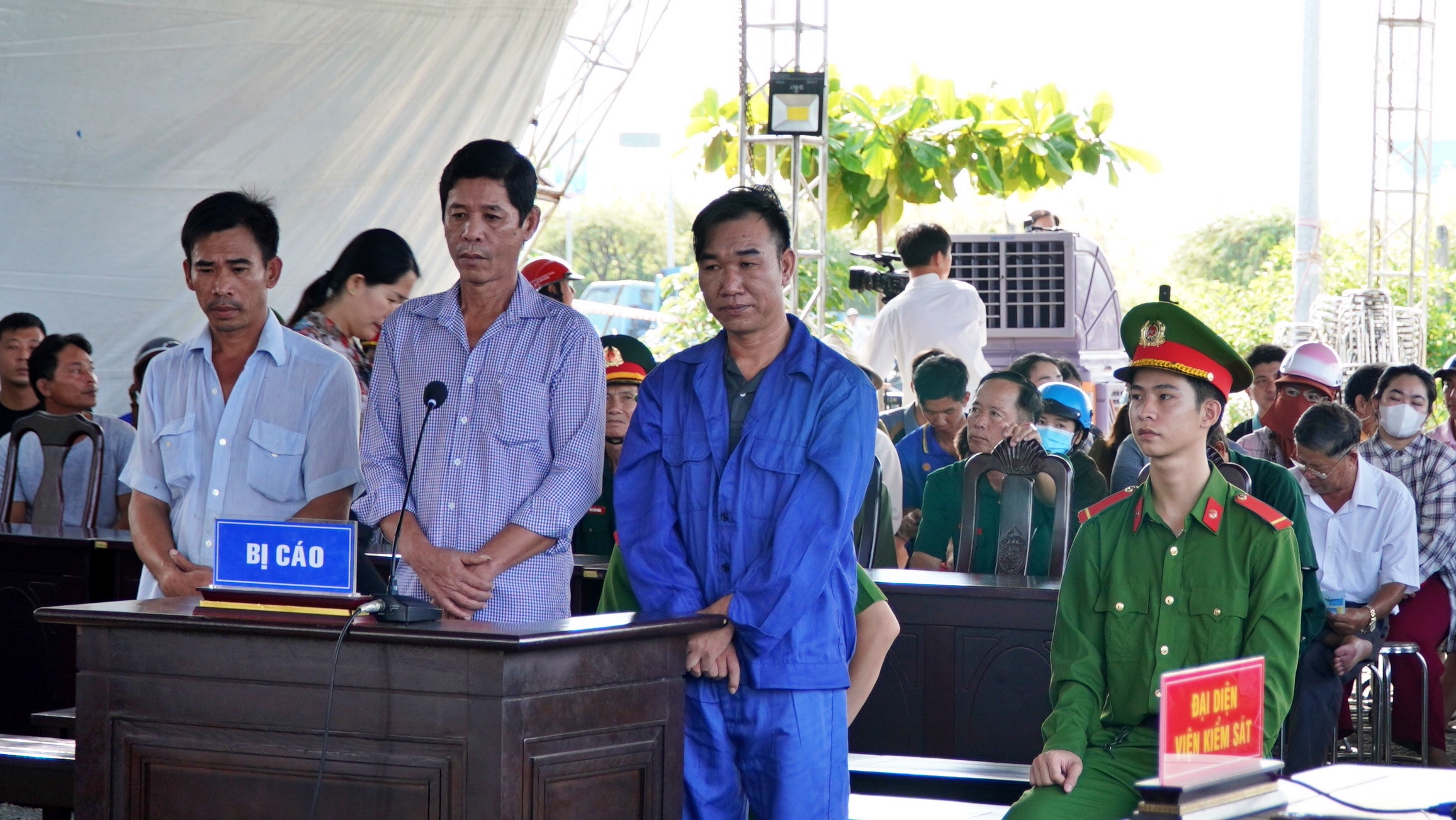 Cà Mau xử nghiêm các vụ tổ chức xuất cảnh và vận chuyển hàng hóa trái phép- Ảnh 1.