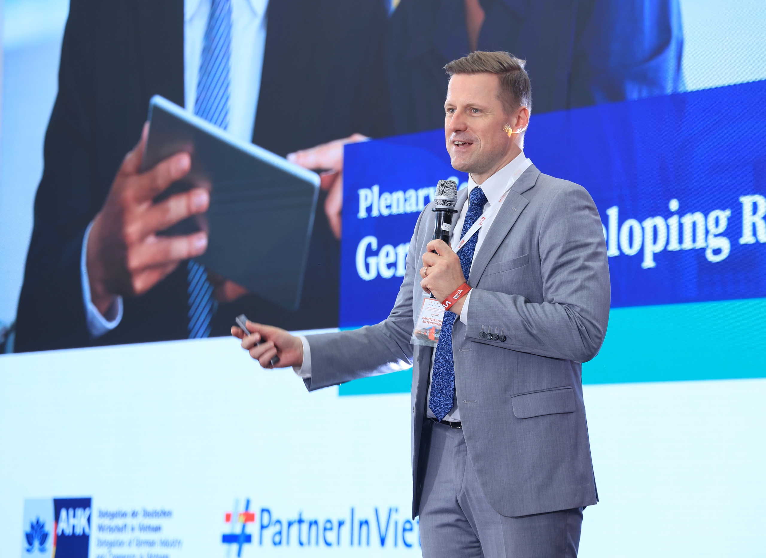 Rộng mở cơ hội hợp tác, chuyển giao công nghệ phát triển đường sắt Việt Nam- Ảnh 2. Rộng mở cơ hội hợp tác, chuyển giao công nghệ phát triển đường sắt Việt Nam- Ảnh 2.