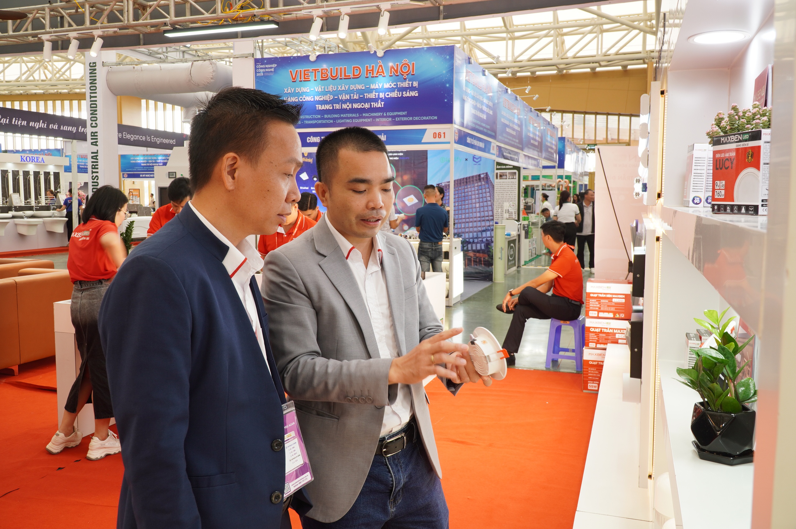 Đa dạng trải nghiệm tại triển lãm Vietbuild Hà Nội 2025- Ảnh 6. Đa dạng trải nghiệm tại triển lãm Vietbuild Hà Nội 2025- Ảnh 6.