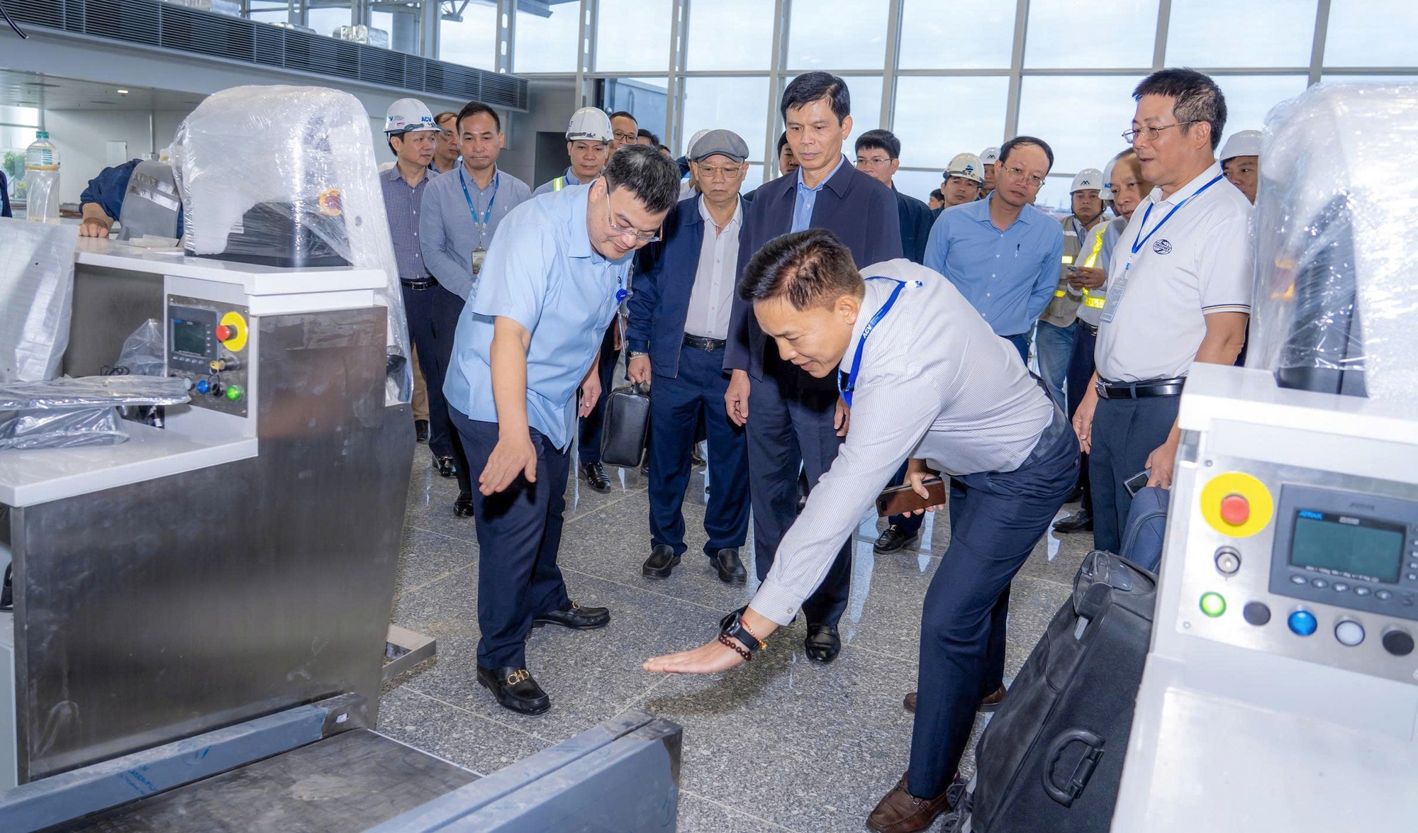 Thứ trưởng Lê Anh Tuấn: Bám sát tiến độ, bàn giao đúng hạn dự án mở rộng nhà ga T2 Nội Bài- Ảnh 1.