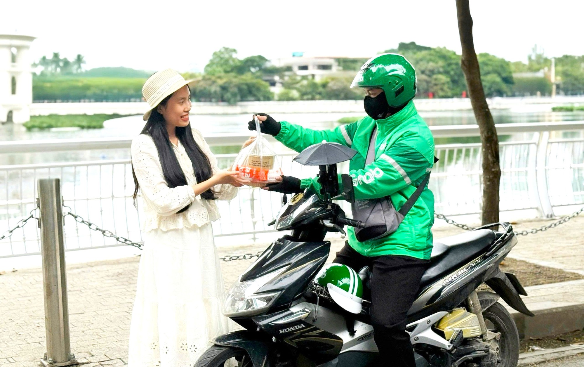 Grab tăng tốc phủ sóng dịch vụ sâu rộng khắp cả nước- Ảnh 1.