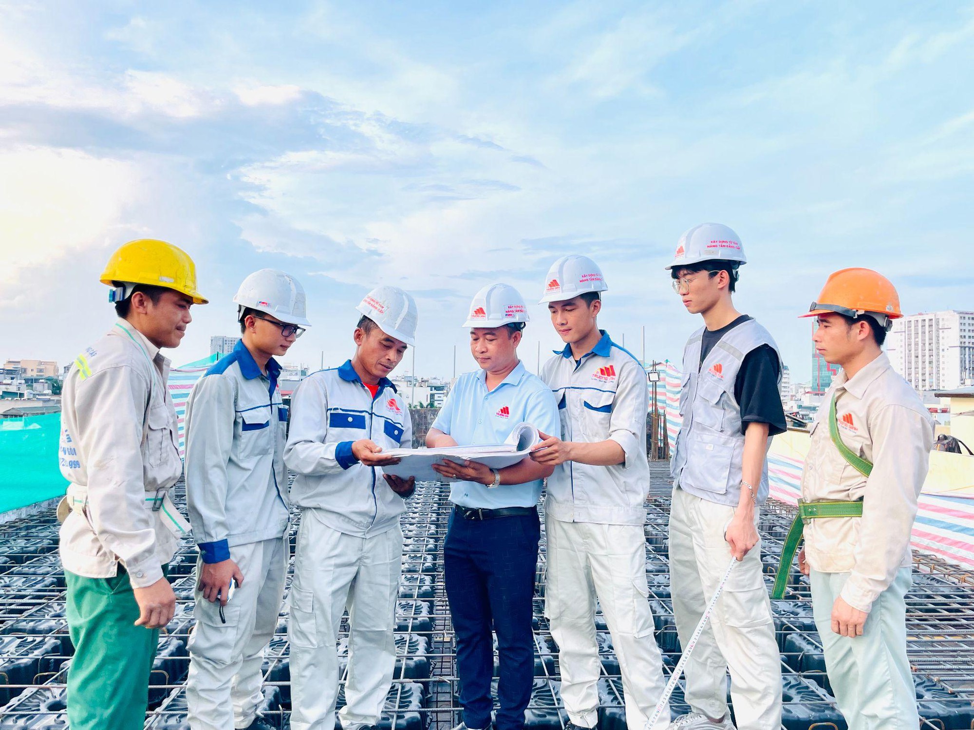 Doanh nghiệp xây dựng đa năng Trường Sinh: Hướng tới chất lượng toàn diện- Ảnh 1. Doanh nghiệp xây dựng đa năng Trường Sinh: Hướng tới chất lượng toàn diện- Ảnh 1.