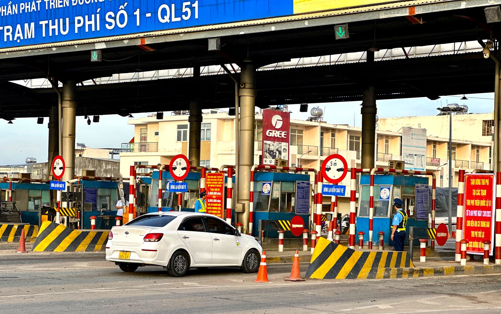 Vì sao chưa tháo dỡ các trạm thu phí trên QL51?- Ảnh 1.