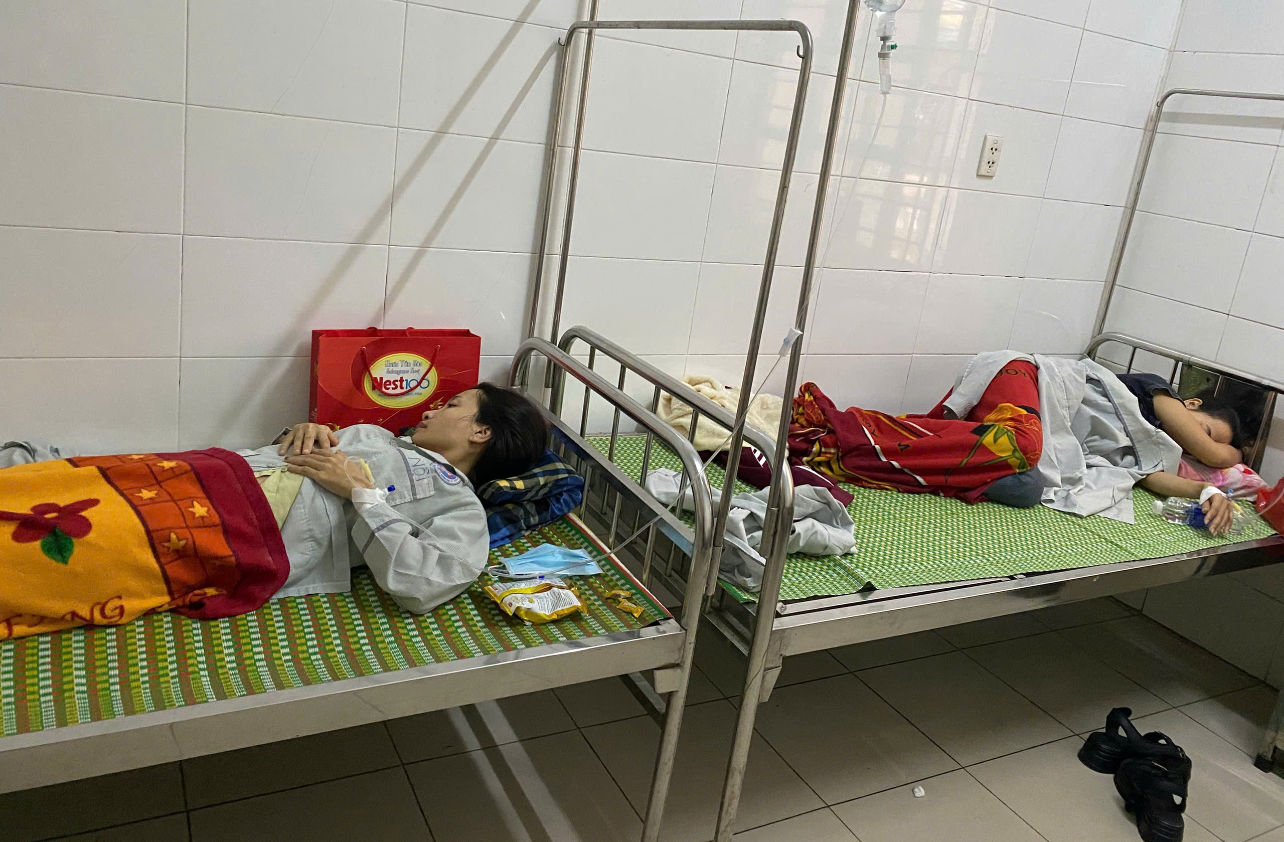 Huế: Tiếp nhận 14 công nhân nghi ngộ độc thực phẩm sau bữa cơm trưa- Ảnh 2.