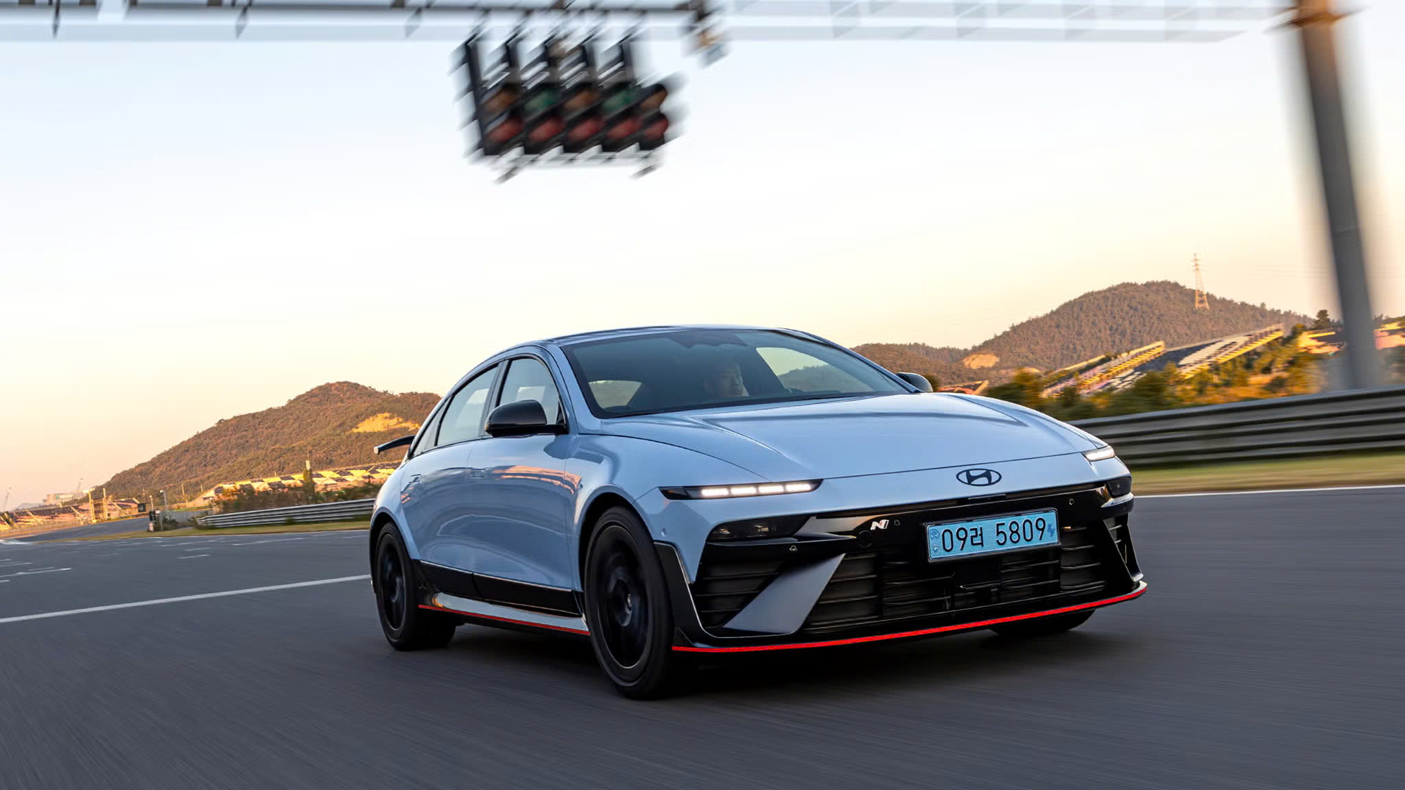 Hyundai Ioniq 6 N 2026 thách thức Mercedes-AMG C63- Ảnh 4. Hyundai Ioniq 6 N 2026 thách thức Mercedes-AMG C63- Ảnh 4.