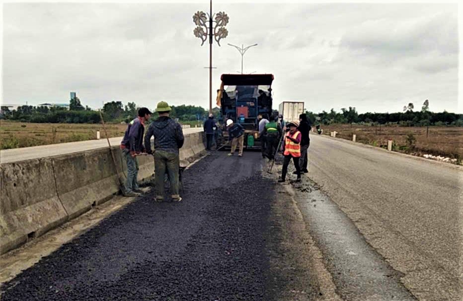 Cơ bản khắc phục xong hư hỏng mặt đường quốc lộ 1 đoạn qua Huế- Ảnh 6.