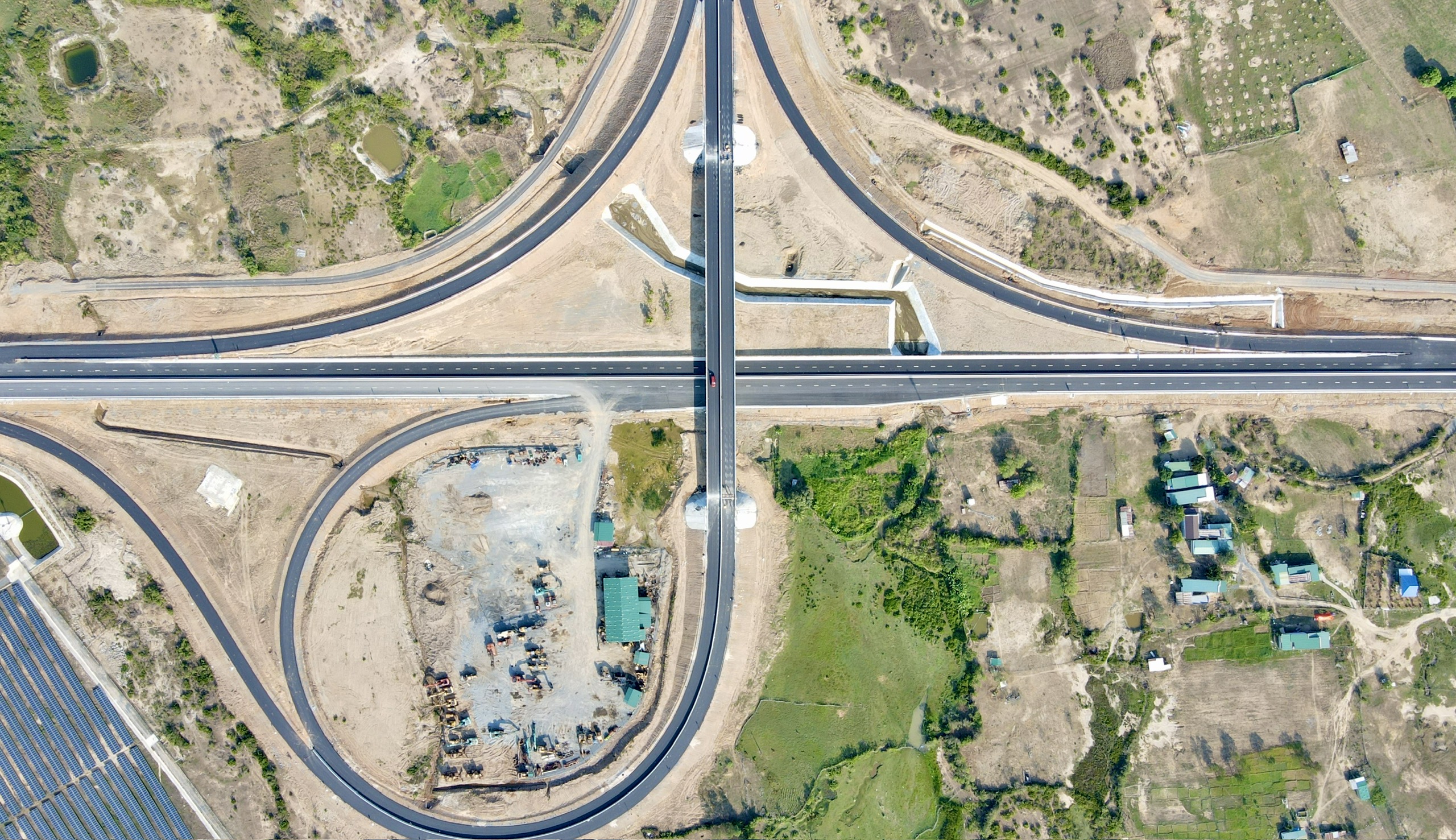 Thứ trưởng Nguyễn Việt Hùng: Hoàn tất các hạng mục cao tốc Khánh Hòa - Lâm Đồng trước 2026- Ảnh 3.