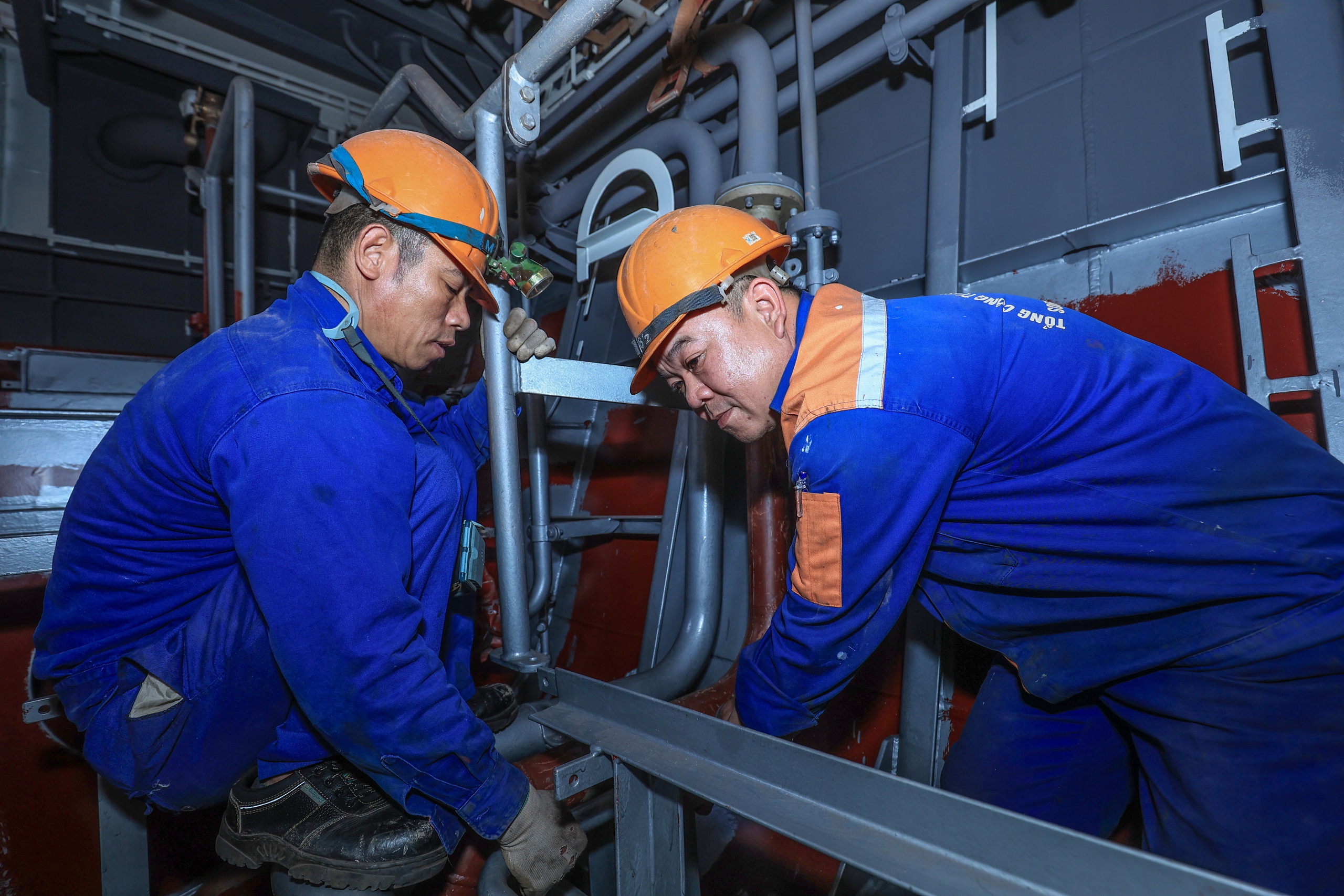 Sản xuất bứt phá, Đóng tàu Sông Cấm vượt kế hoạch năm 2025 trước thời hạn- Ảnh 1.