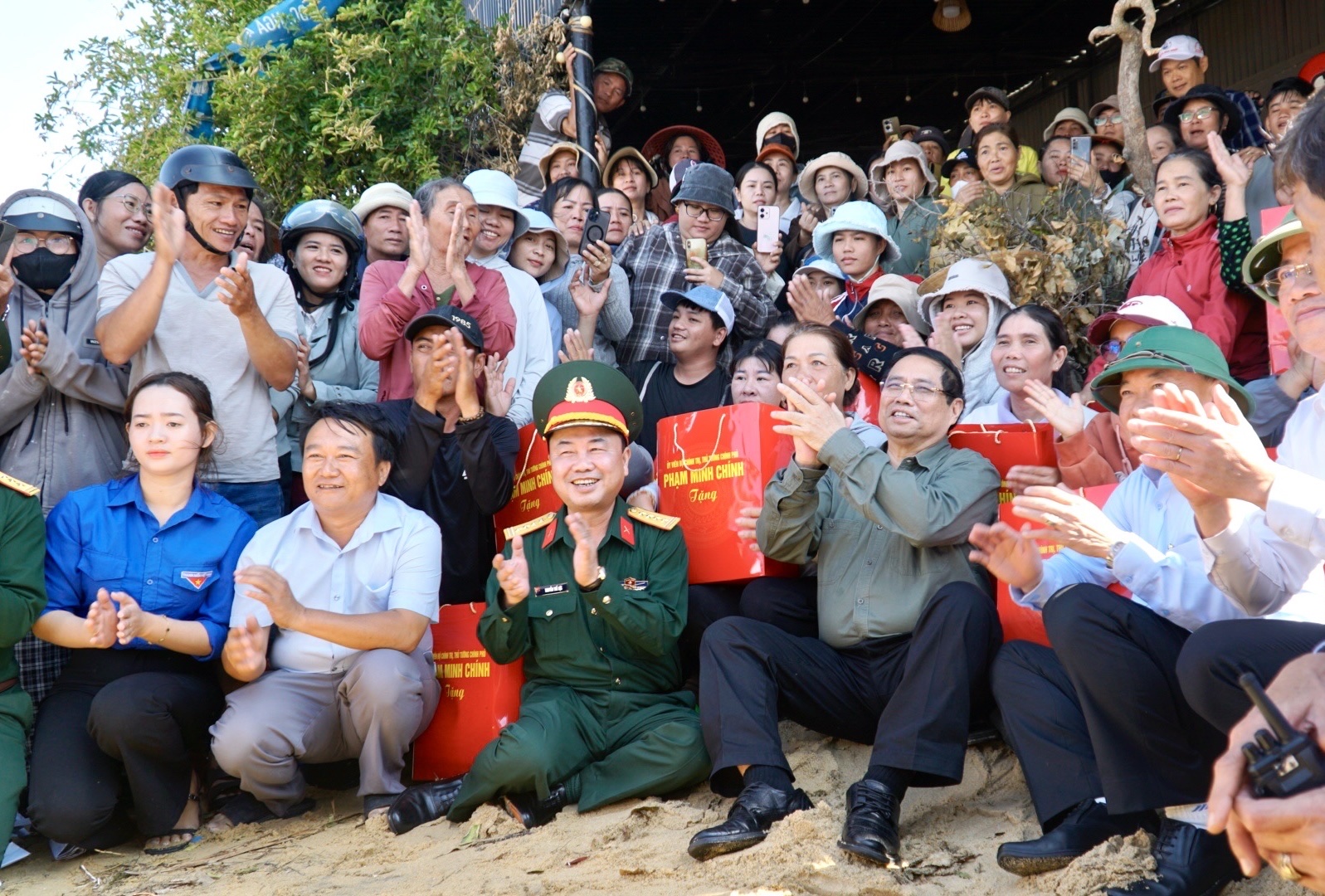 Thủ tướng Phạm Minh Chính: Khẩn trương phục hồi sản xuất, ổn định đời sống sau bão số 13- Ảnh 4.