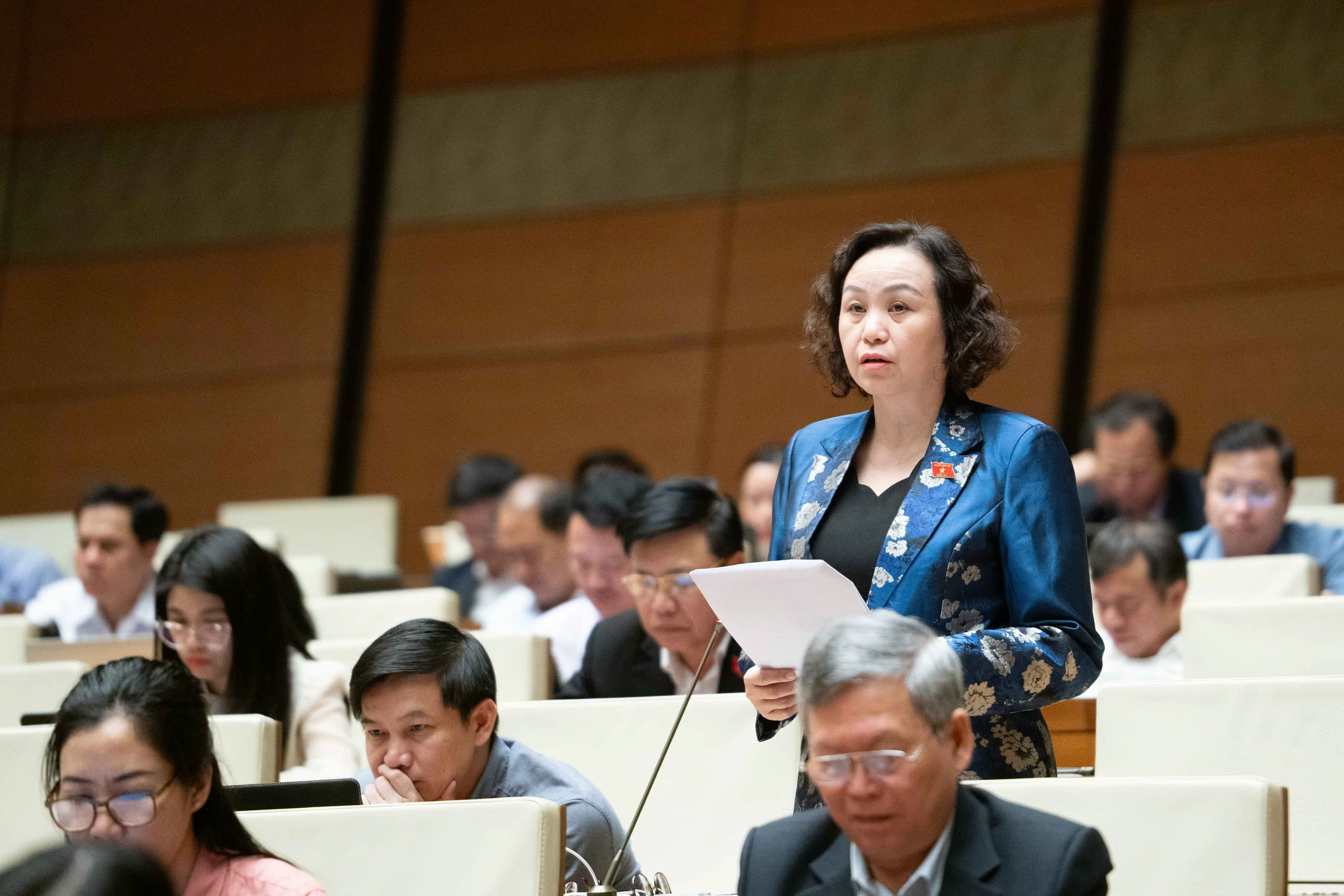 ĐBQH: Kiểm soát chặt viên chức làm ngoài để ngăn ngừa rủi ro- Ảnh 3.