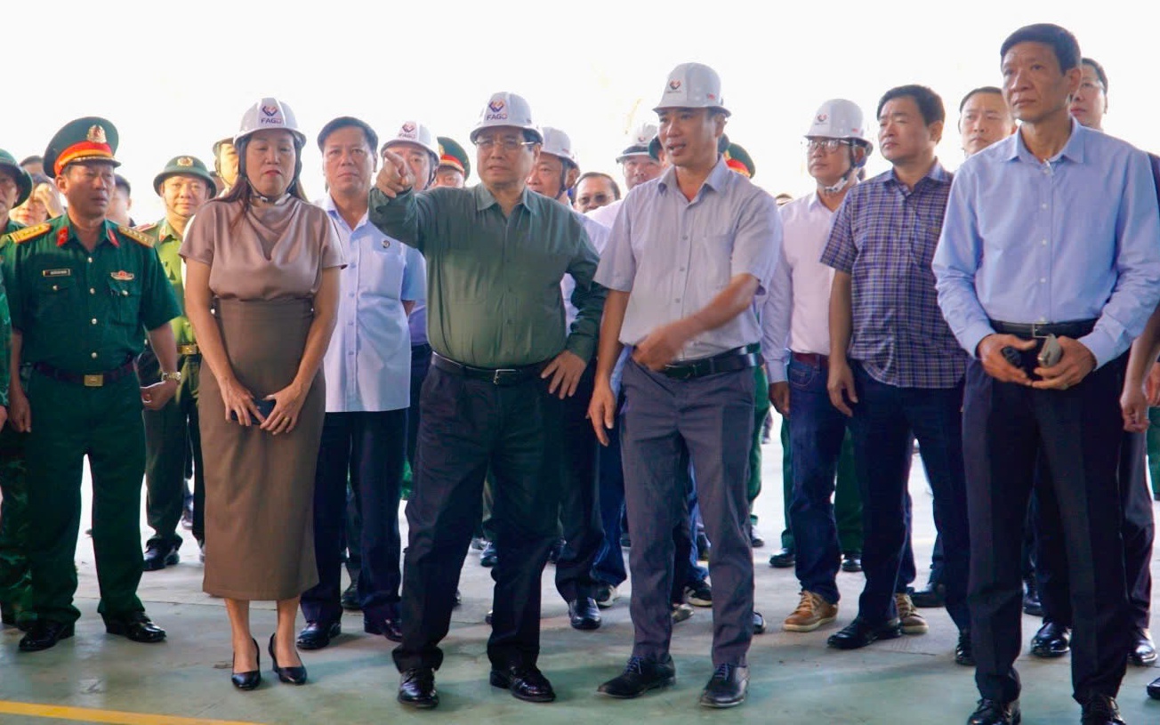 Thủ tướng Phạm Minh Chính: Phát huy tinh thần đại đoàn kết, chăm lo sinh kế cho nhân dân- Ảnh 5. Thủ tướng Phạm Minh Chính: Khẩn trương phục hồi sản xuất, ổn định đời sống sau bão số 13