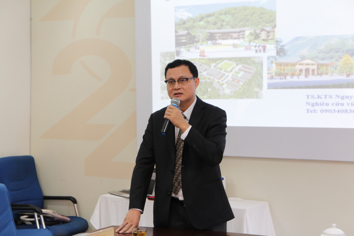 Viện trưởng Hồ Chí Quang phát biểu khai mạc hội thảo.JPG