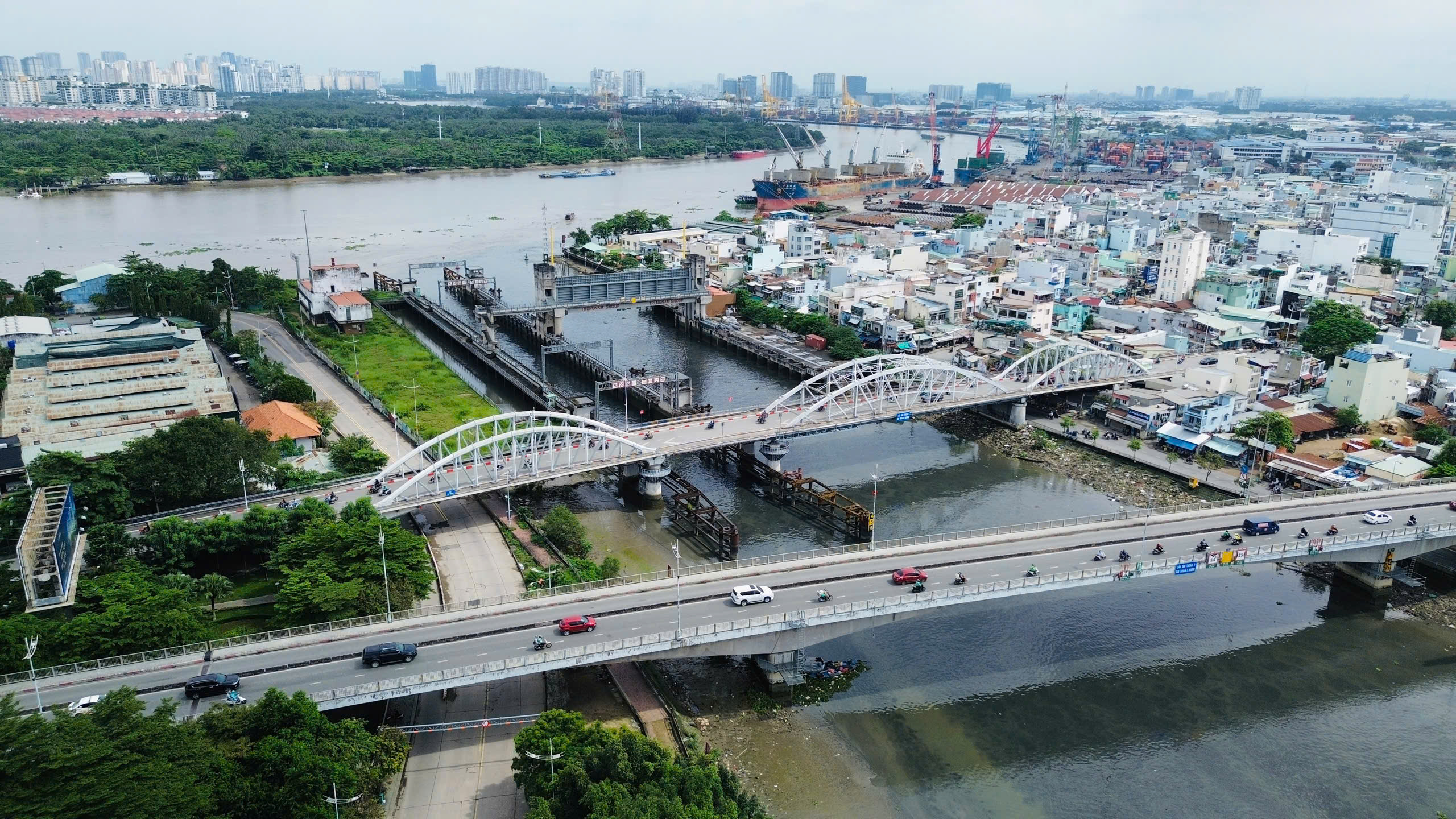 Giải bài toán ngập ở TP.HCM: Cần quy hoạch lại từ mặt đất đến nâng cao ý thức người dân- Ảnh 3. Giải bài toán ngập ở TP.HCM: Cần quy hoạch lại từ mặt đất đến nâng cao ý thức người dân- Ảnh 3.