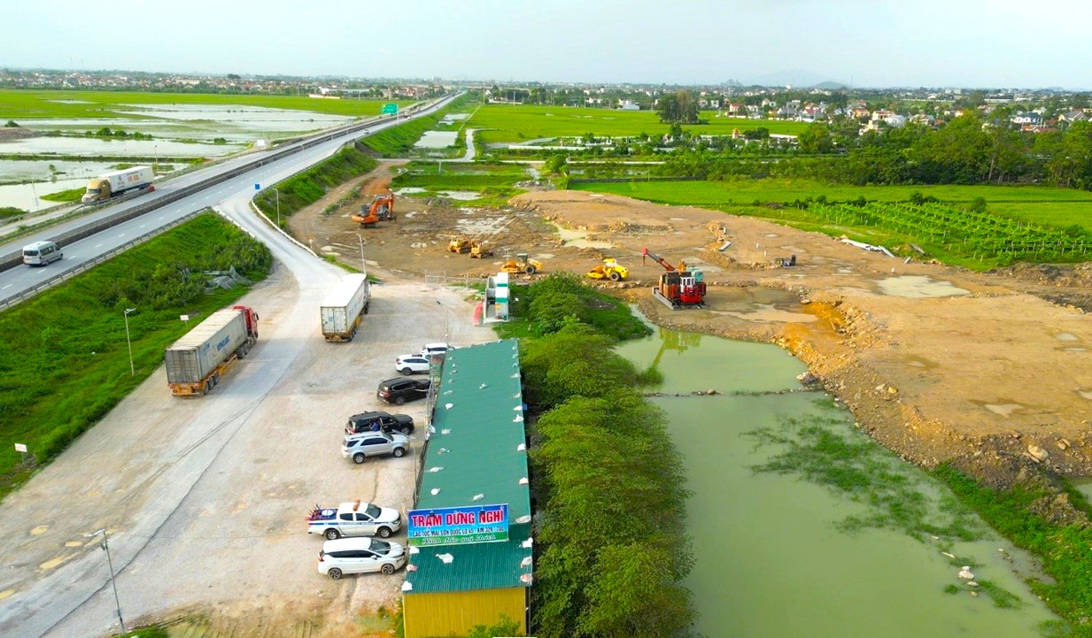 Bộ Xây dựng thúc tiến độ trạm dừng nghỉ cao tốc- Ảnh 1. Bộ Xây dựng thúc tiến độ trạm dừng nghỉ cao tốc- Ảnh 1.