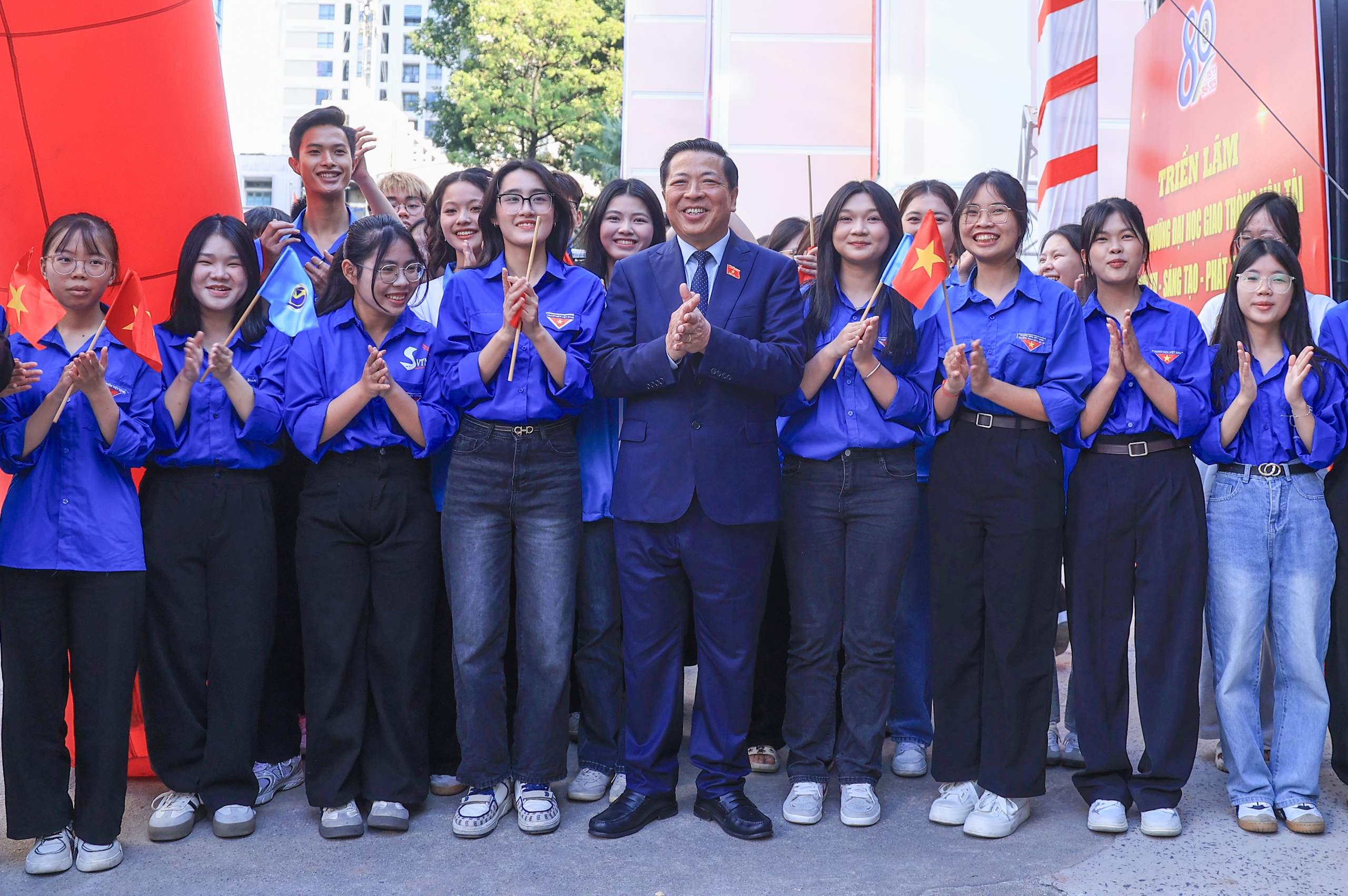 Bộ trưởng Trần Hồng Minh thăm triển lãm 80 năm Trường Đại học GTVT- Ảnh 14. Bộ trưởng Trần Hồng Minh thăm triển lãm 80 năm Trường Đại học GTVT- Ảnh 14.