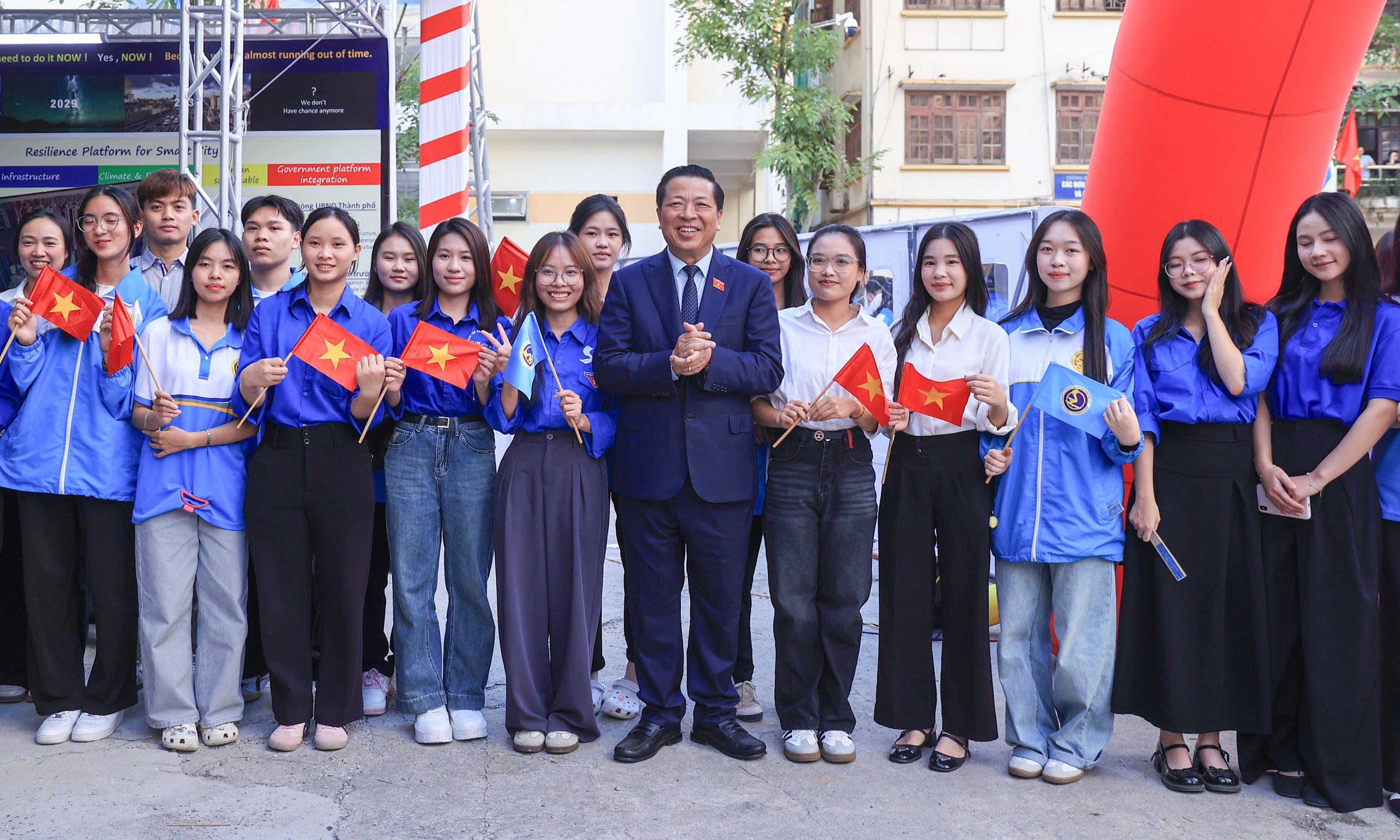 Bộ trưởng Trần Hồng Minh thăm triển lãm 80 năm Trường Đại học GTVT- Ảnh 15. Bộ trưởng Trần Hồng Minh thăm triển lãm 80 năm Trường Đại học GTVT- Ảnh 15.