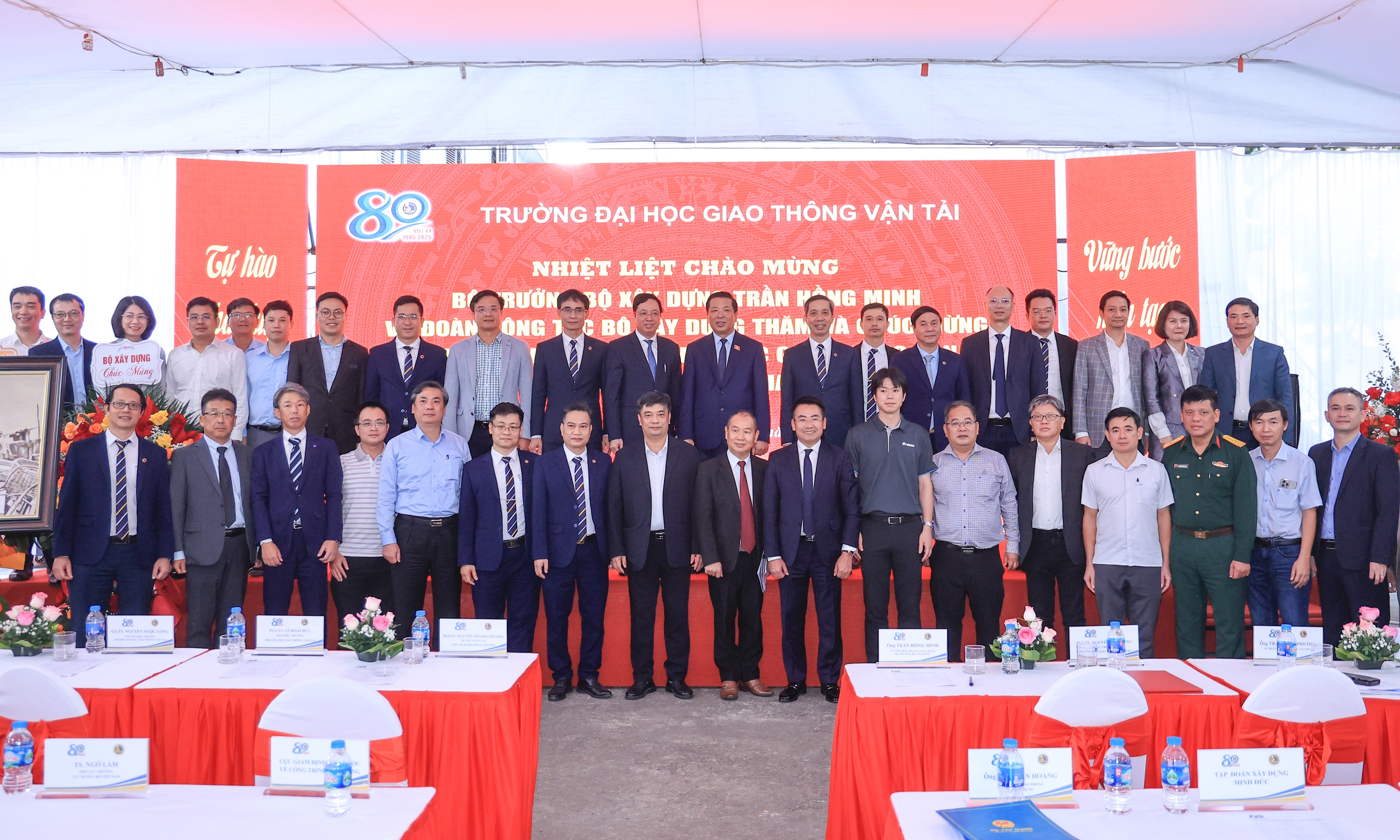 Bộ trưởng Trần Hồng Minh thăm triển lãm 80 năm Trường Đại học GTVT- Ảnh 13. Bộ trưởng Trần Hồng Minh thăm triển lãm 80 năm Trường Đại học GTVT- Ảnh 13.