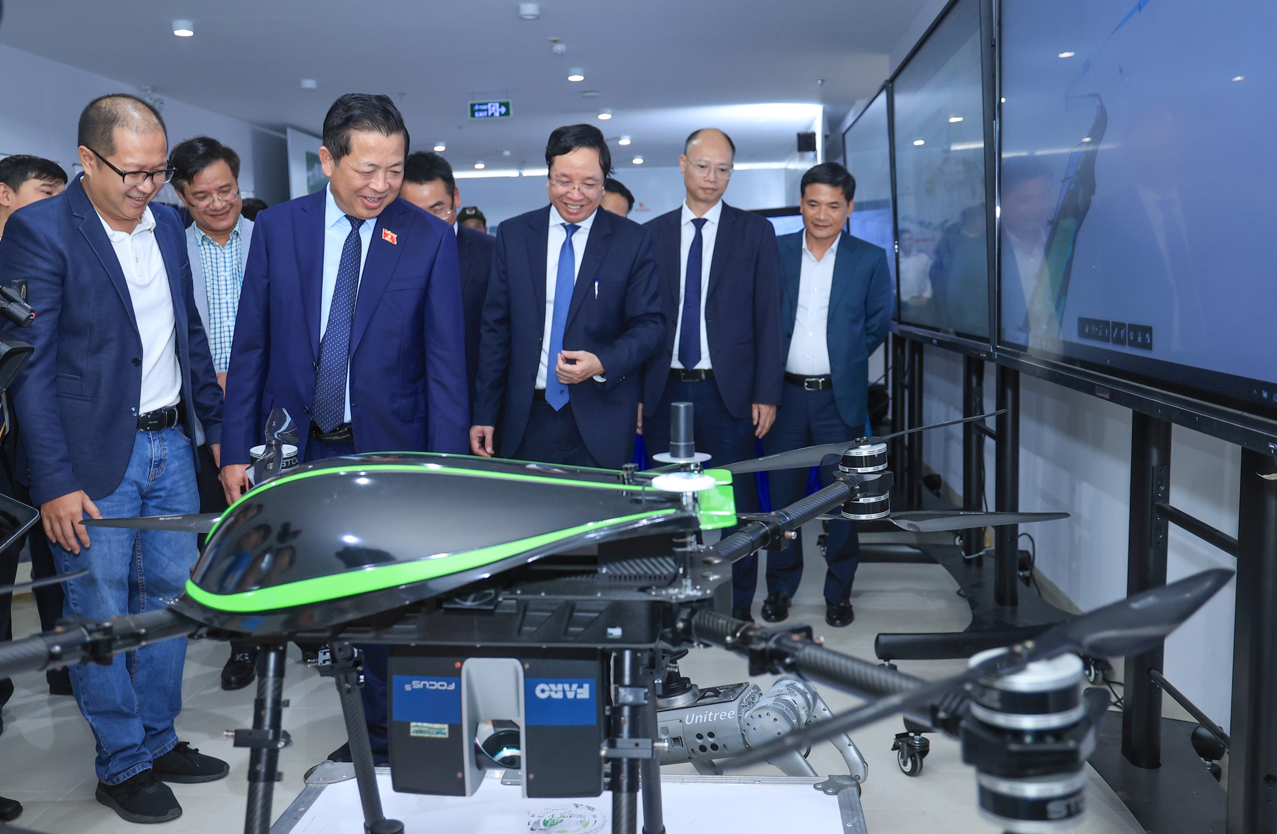 Bộ trưởng Trần Hồng Minh thăm triển lãm 80 năm Trường Đại học GTVT- Ảnh 5. Bộ trưởng Trần Hồng Minh thăm triển lãm 80 năm Trường Đại học GTVT- Ảnh 5.