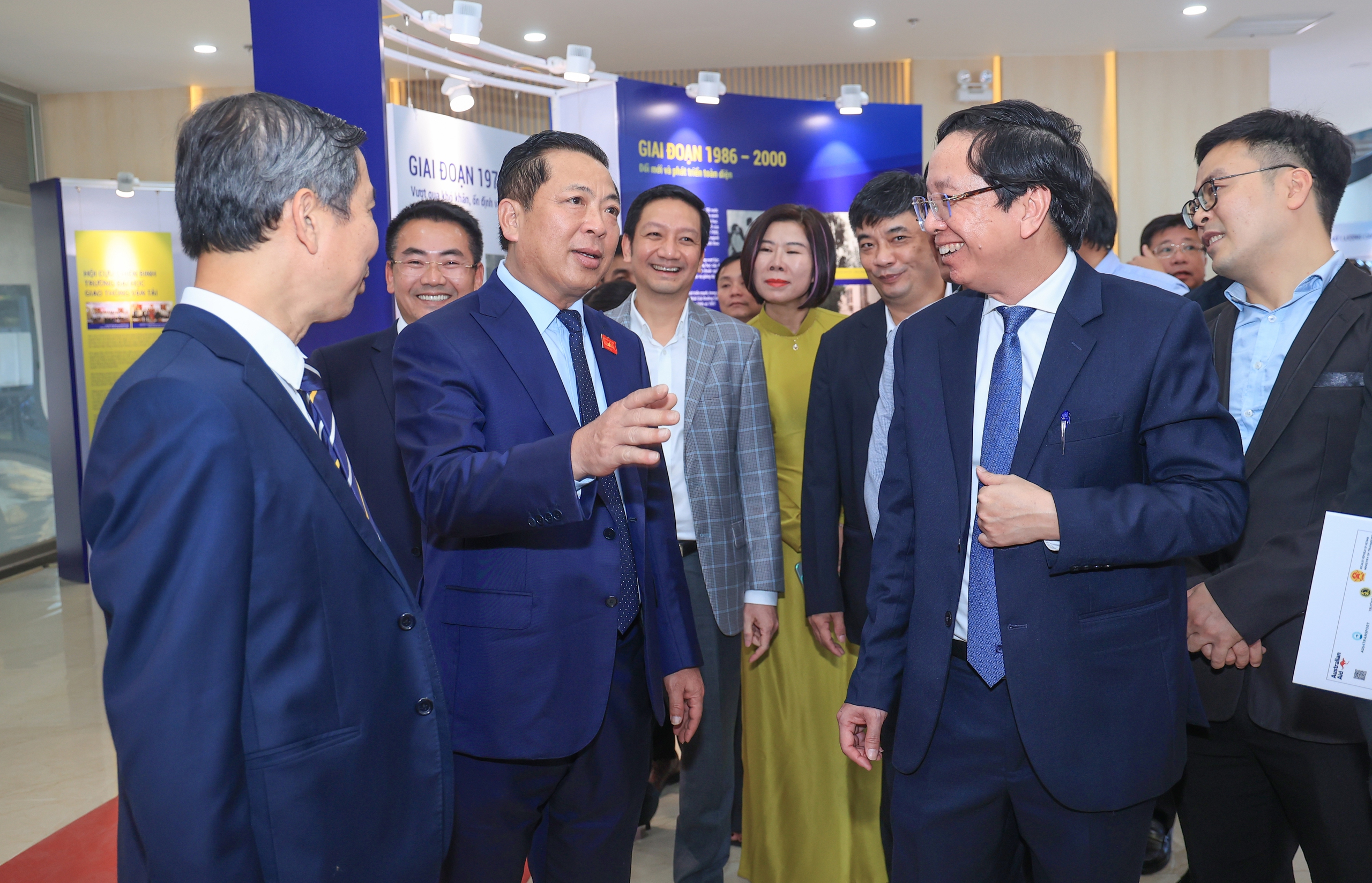 Bộ trưởng Trần Hồng Minh thăm triển lãm 80 năm Trường Đại học GTVT- Ảnh 9. Bộ trưởng Trần Hồng Minh thăm triển lãm 80 năm Trường Đại học GTVT- Ảnh 9.