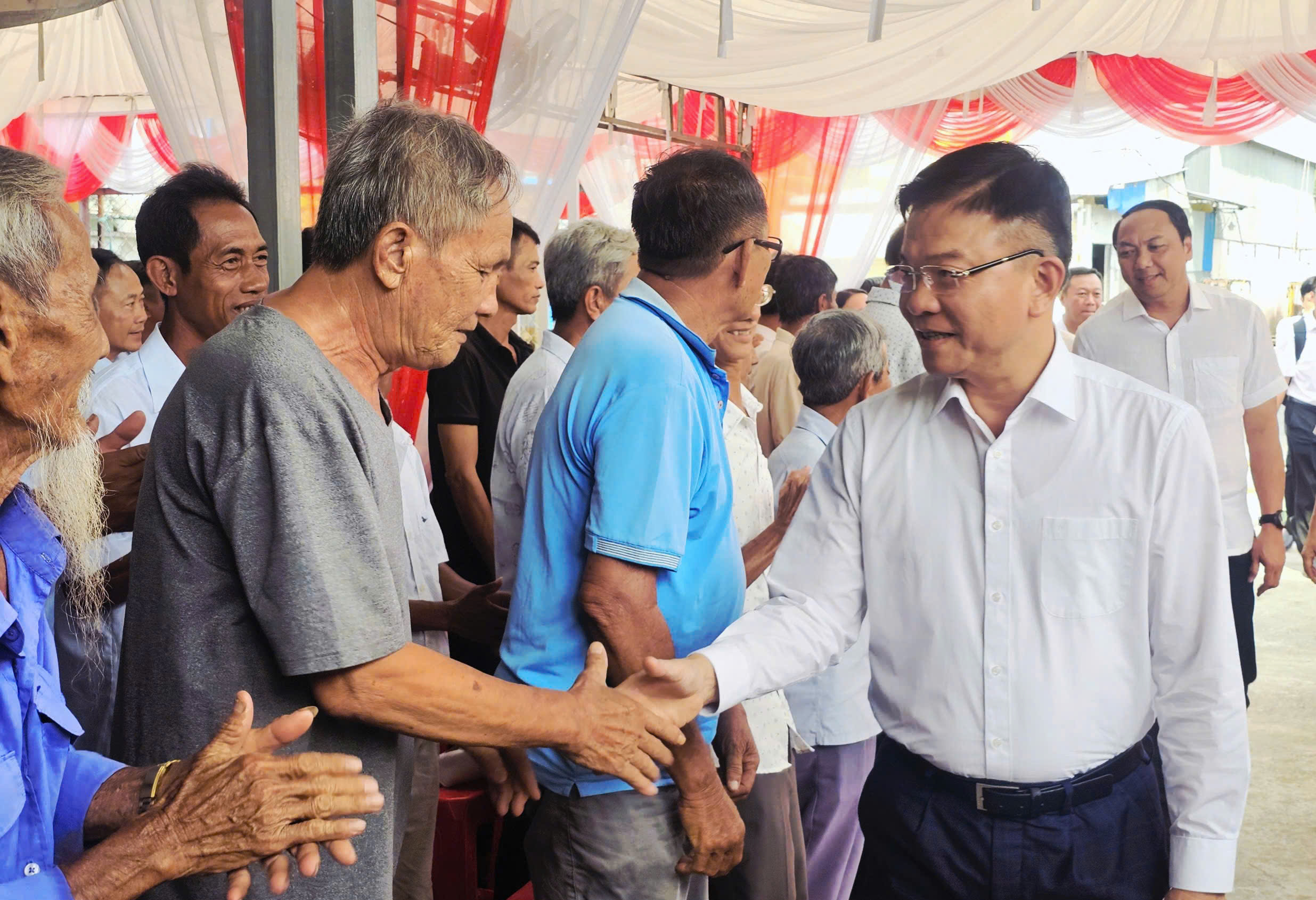 Phó Thủ tướng Lê Thành Long dự ngày hội đại đoàn kết tại An Giang- Ảnh 2.