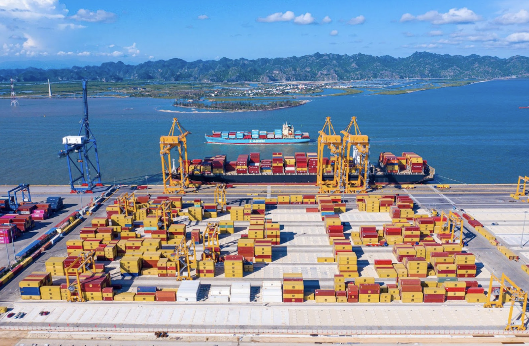 Hàng hải đẩy mạnh phát triển “cảng xanh”, giảm phát thải- Ảnh 1. Hàng hải đẩy mạnh phát triển “cảng xanh”, giảm phát thải- Ảnh 1.