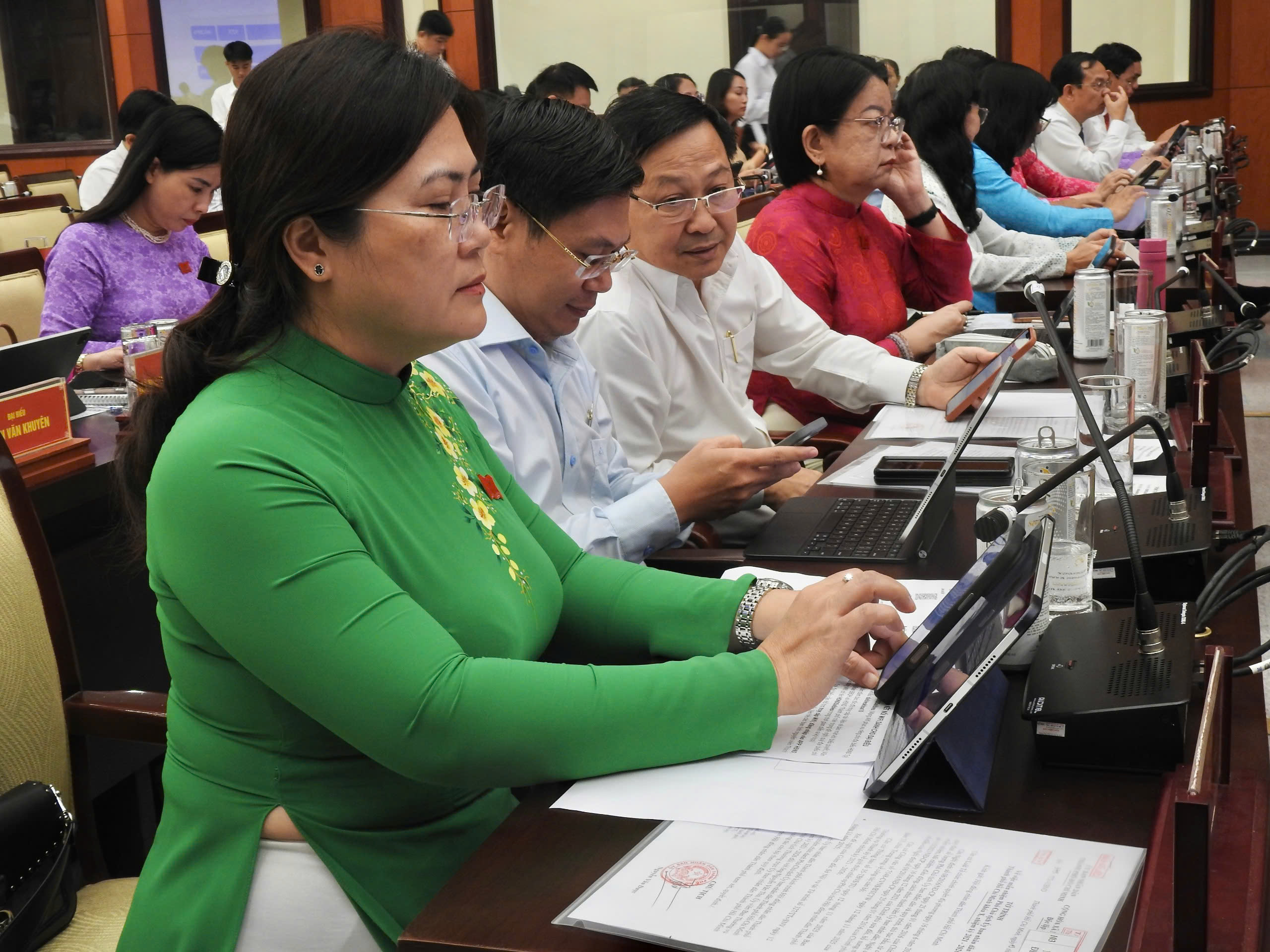 TP.HCM có thêm Phó chủ tịch HĐND, 3 Phó chủ tịch UBND- Ảnh 2.