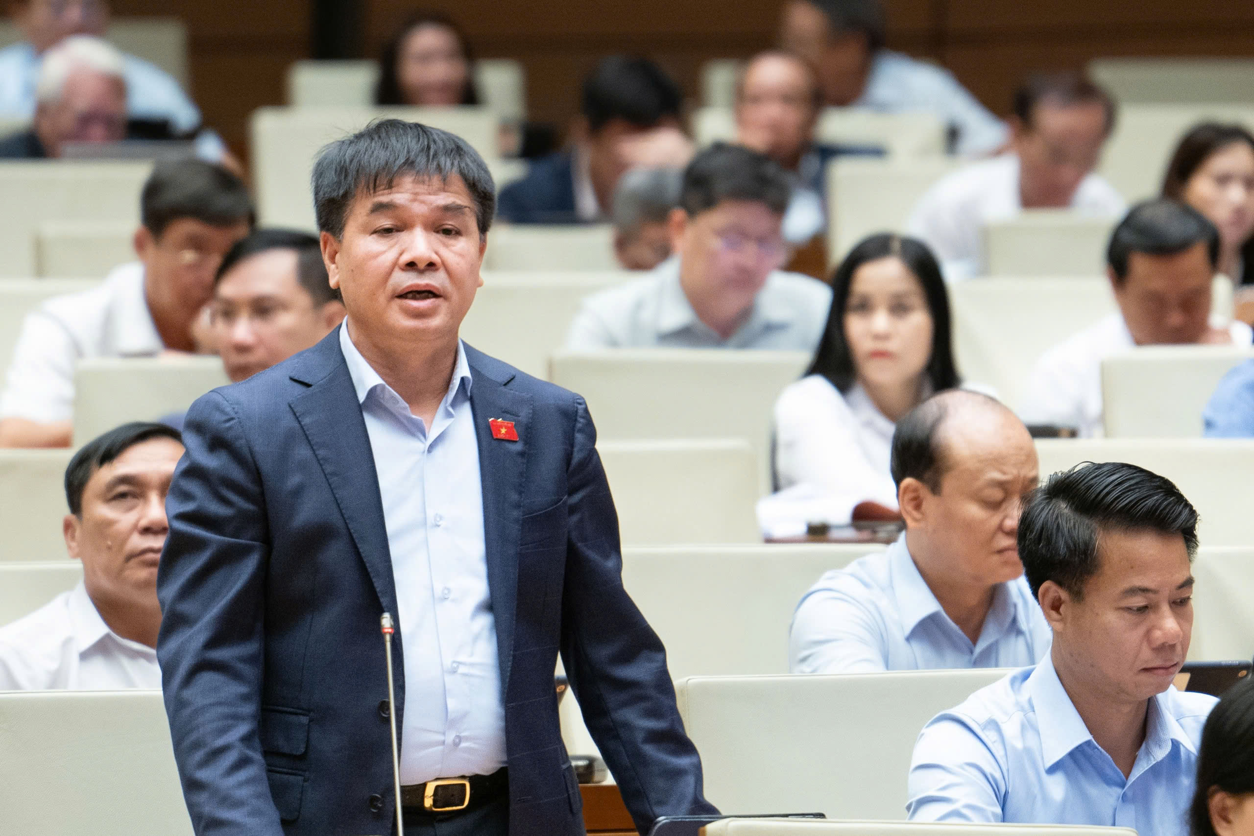 ĐBQH: Cần có chính sách hỗ trợ doanh nghiệp nghiên cứu, ứng dụng vật liệu xanh- Ảnh 3. ĐBQH: Cần có chính sách hỗ trợ doanh nghiệp nghiên cứu, ứng dụng vật liệu xanh- Ảnh 3.