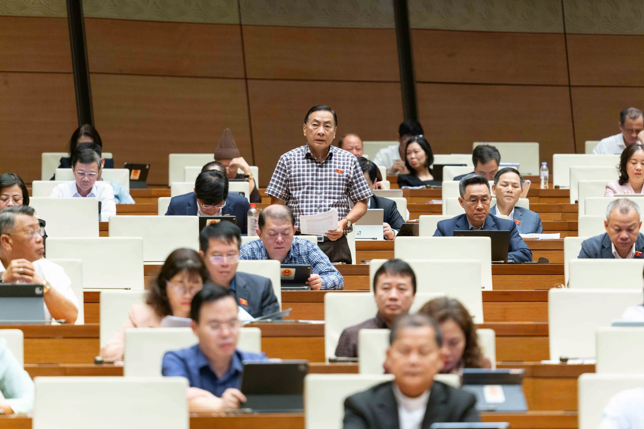 ĐBQH: Cần có chính sách hỗ trợ doanh nghiệp nghiên cứu, ứng dụng vật liệu xanh- Ảnh 1. ĐBQH: Cần có chính sách hỗ trợ doanh nghiệp nghiên cứu, ứng dụng vật liệu xanh- Ảnh 1.