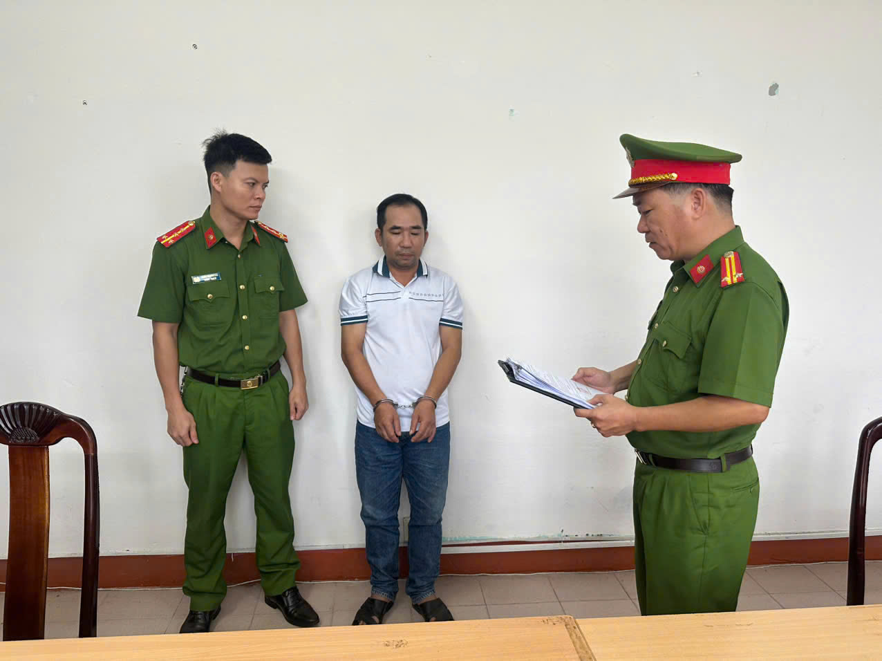 Đà Nẵng: Khởi tố, bắt giam đối tượng đâm bạn nhậu vì tưởng trêu ghẹo chủ quán- Ảnh 1.