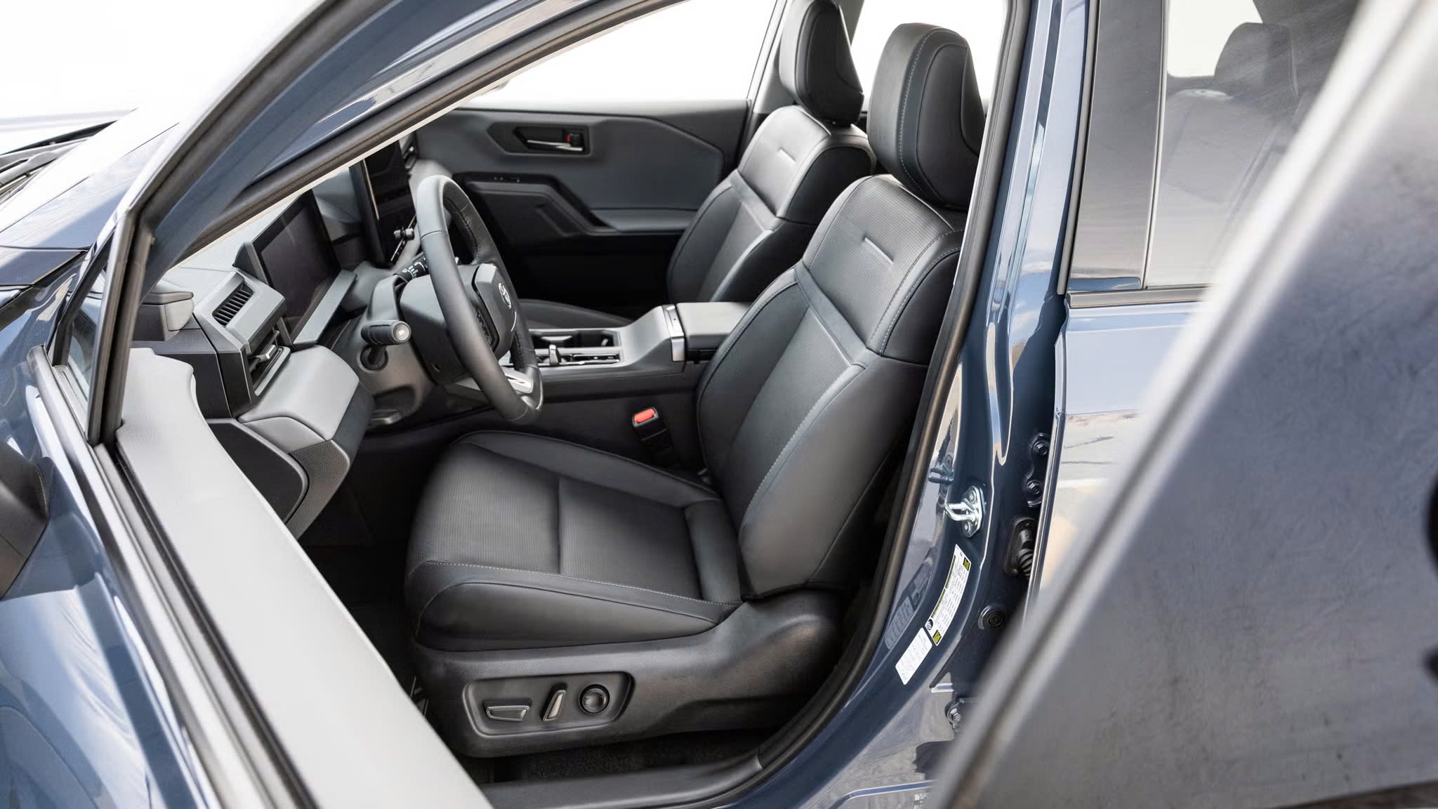 Toyota RAV4 2026 lột xác thành xe hybrid toàn phần- Ảnh 3. Toyota RAV4 2026 lột xác thành xe hybrid toàn phần- Ảnh 3.