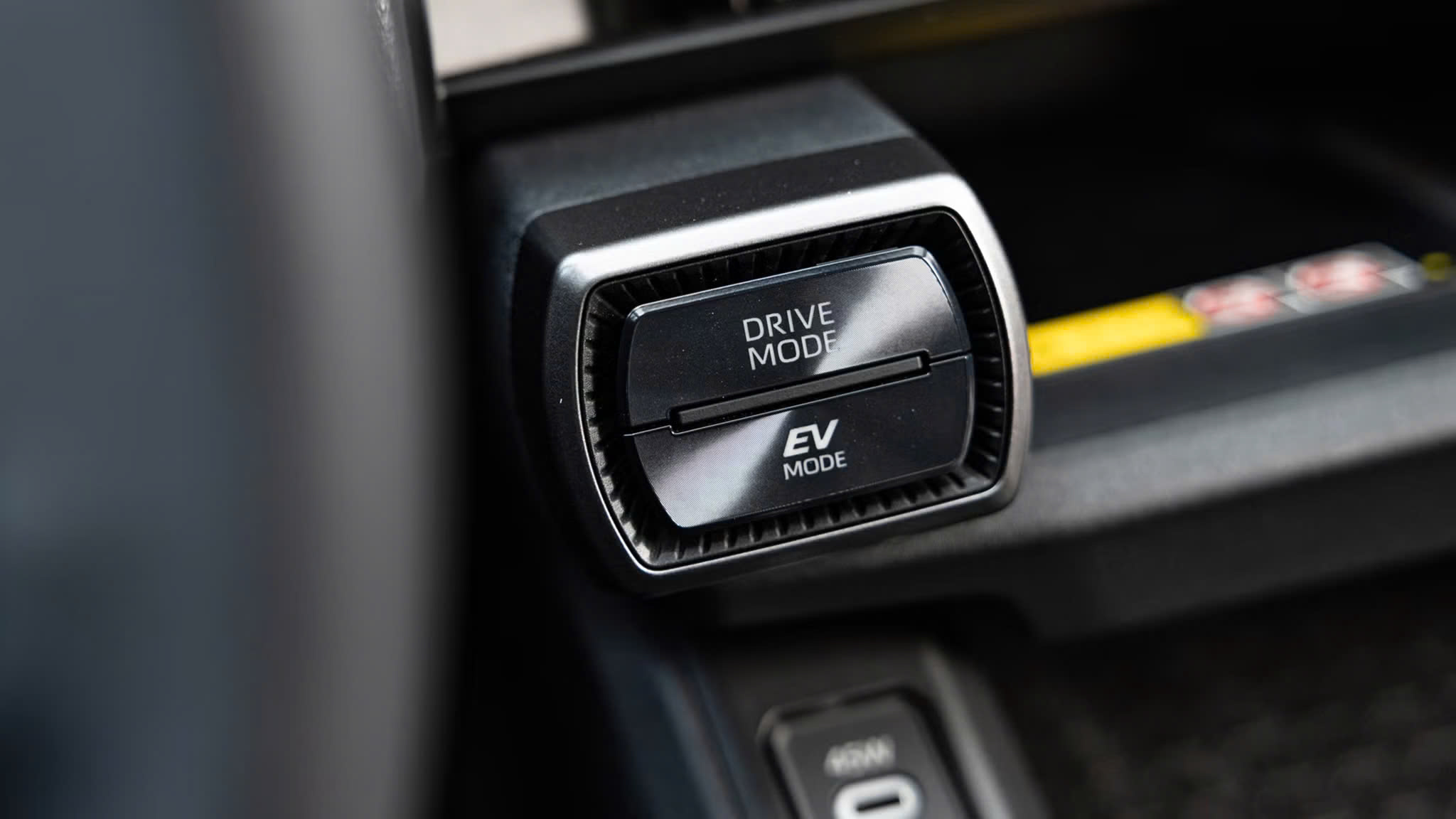 Toyota RAV4 2026 lột xác thành xe hybrid toàn phần- Ảnh 6. Toyota RAV4 2026 lột xác thành xe hybrid toàn phần- Ảnh 6.