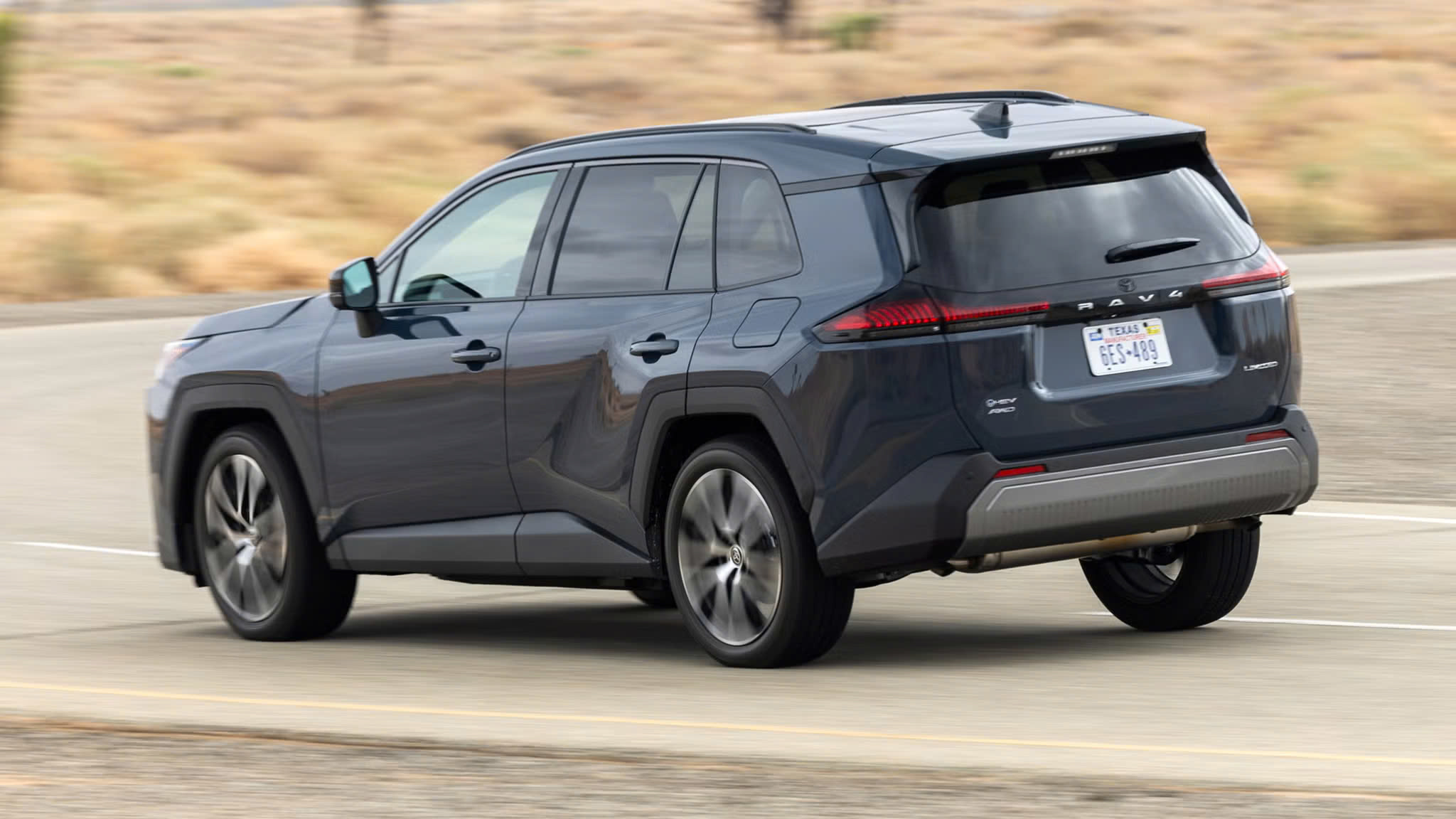 Toyota RAV4 2026 lột xác thành xe hybrid toàn phần- Ảnh 2. Toyota RAV4 2026 lột xác thành xe hybrid toàn phần- Ảnh 2.