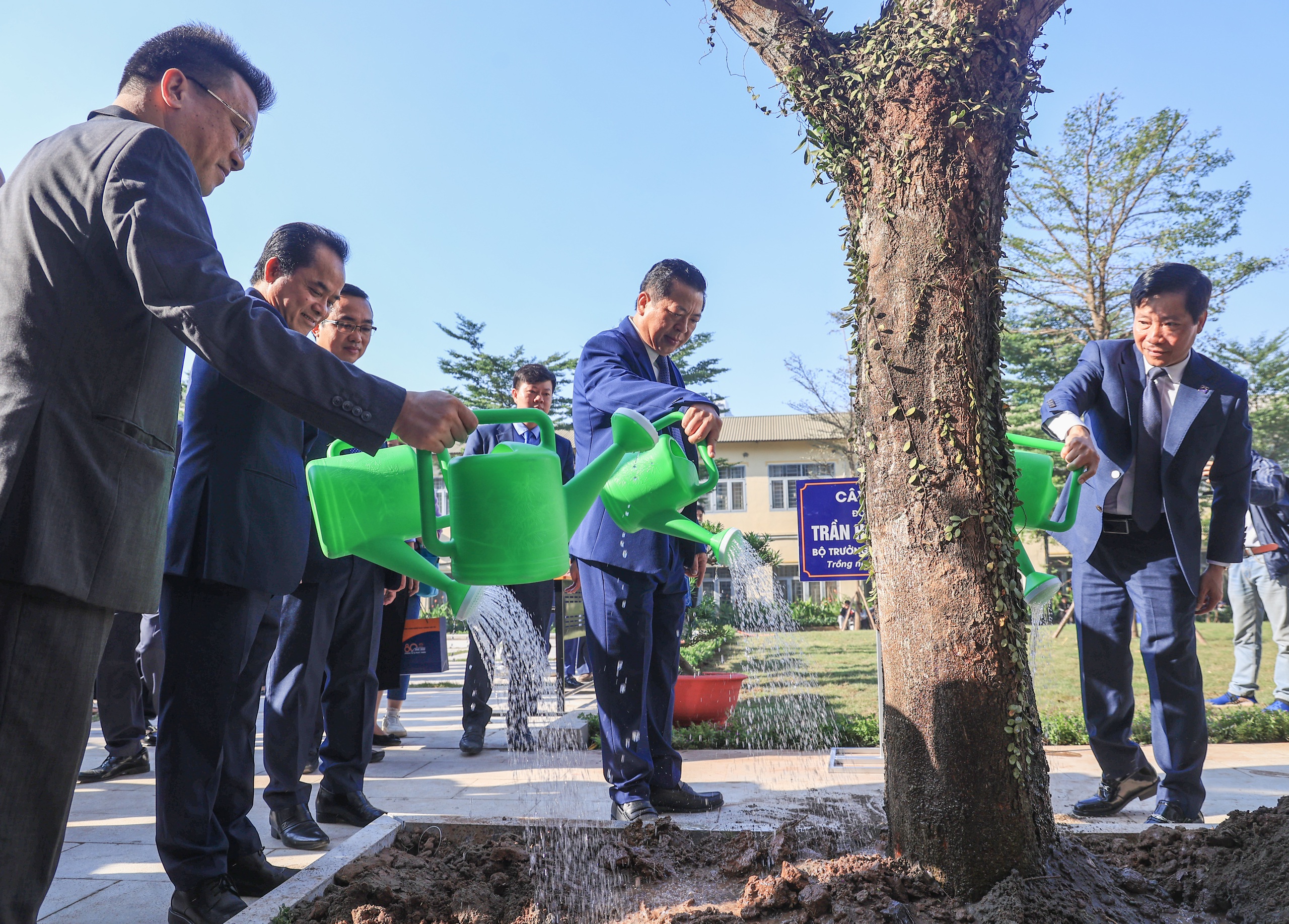 Bộ trưởng Trần Hồng Minh: ĐH Công nghệ GTVT phải là trung tâm đào tạo, đổi mới của ngành- Ảnh 7. Bộ trưởng Trần Hồng Minh: ĐH Công nghệ GTVT phải là trung tâm đào tạo, đổi mới của ngành- Ảnh 7.
