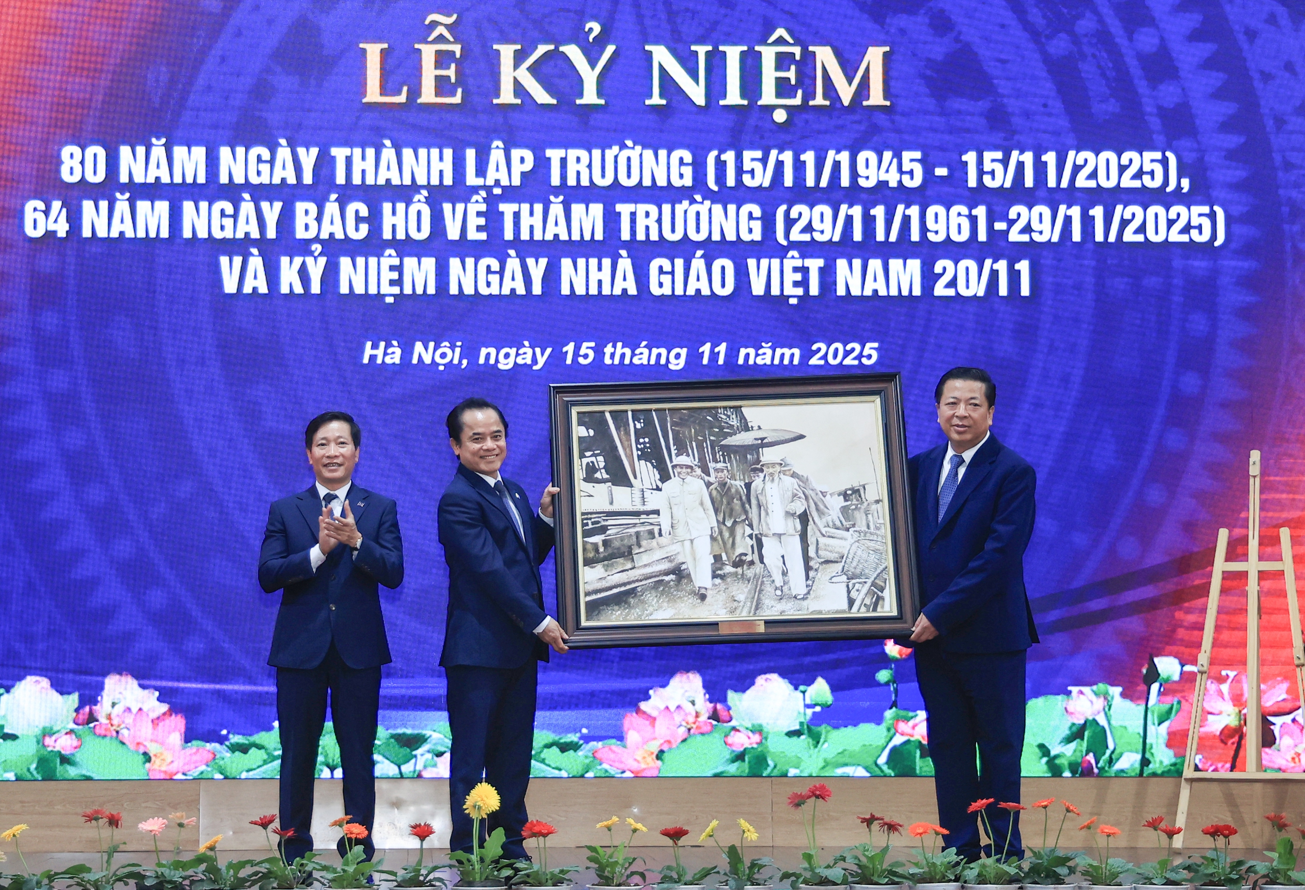 Bộ trưởng Trần Hồng Minh: ĐH Công nghệ GTVT phải là trung tâm đào tạo, đổi mới của ngành- Ảnh 2. Bộ trưởng Trần Hồng Minh: ĐH Công nghệ GTVT phải là trung tâm đào tạo, đổi mới của ngành- Ảnh 2.