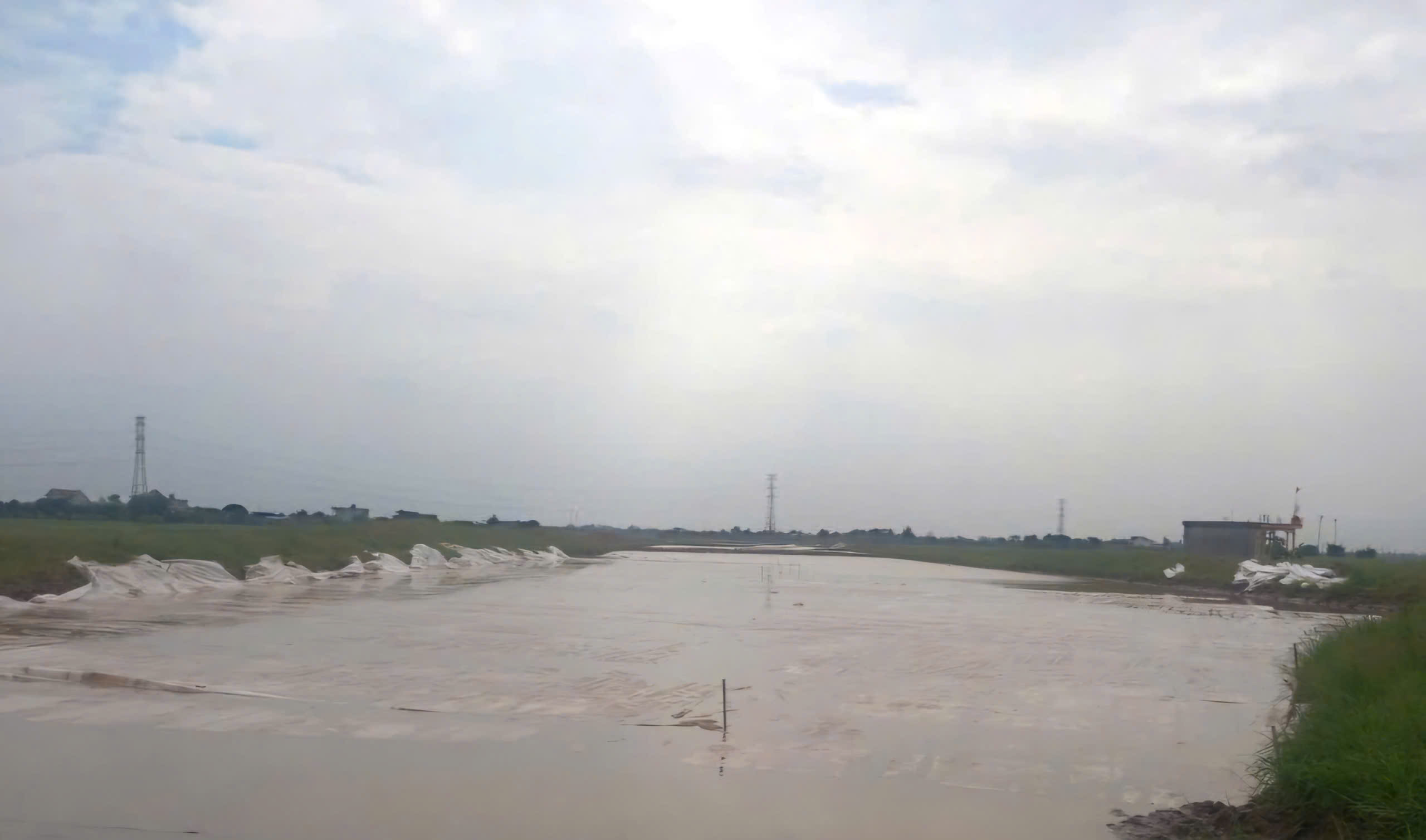 Nhà thầu lớn "lên dây cót" tăng tốc tiến độ thi công cao tốc Ninh Bình - Hải Phòng- Ảnh 1. Nhà thầu lớn "lên dây cót" tăng tốc tiến độ thi công cao tốc Ninh Bình - Hải Phòng- Ảnh 1.