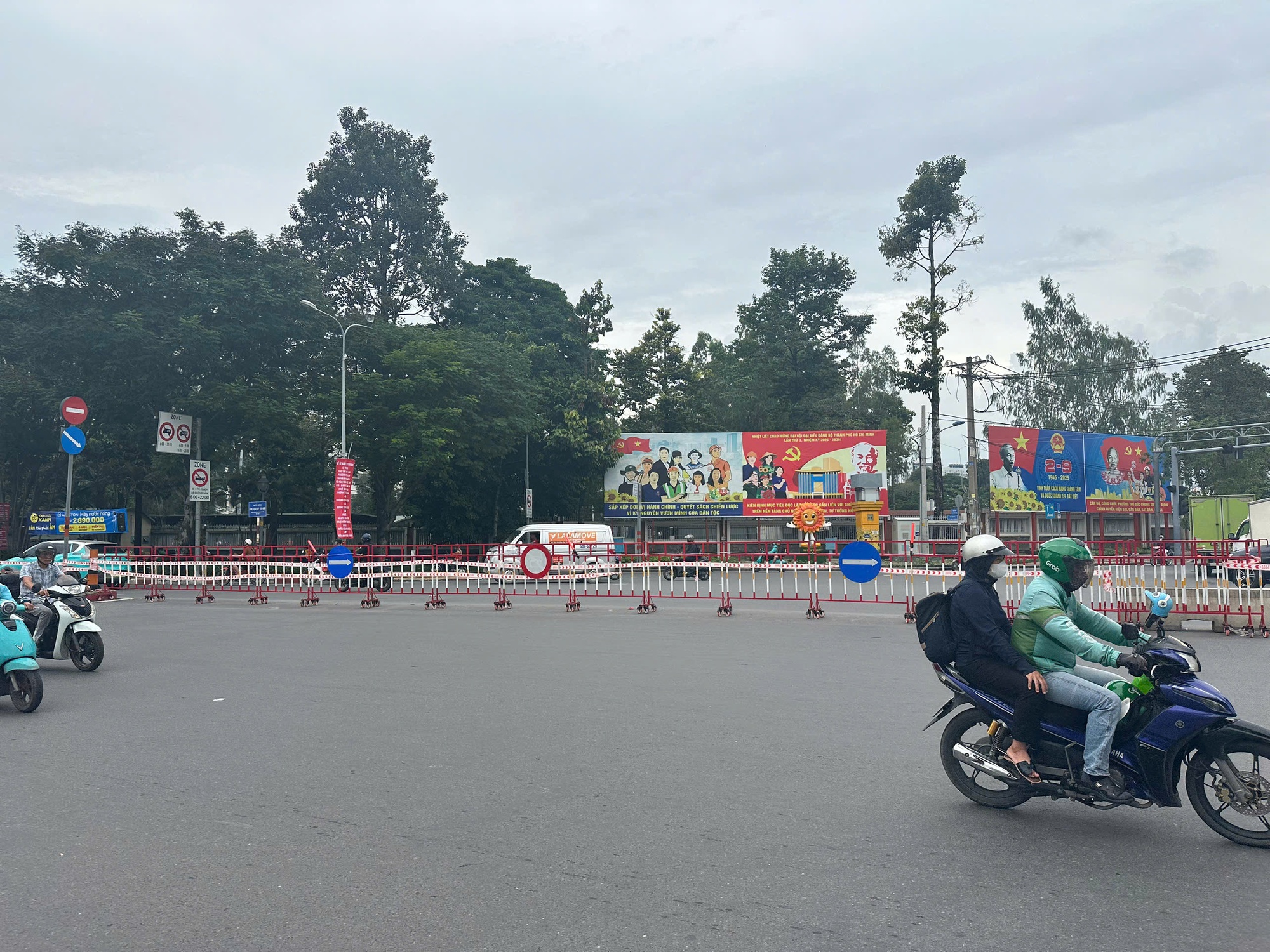 TP.HCM: Ngã tư Thủ Đức hết kẹt xe sau điều chỉnh tổ chức giao thông- Ảnh 2. TP.HCM: Ngã tư Thủ Đức hết kẹt xe sau điều chỉnh tổ chức giao thông- Ảnh 2.