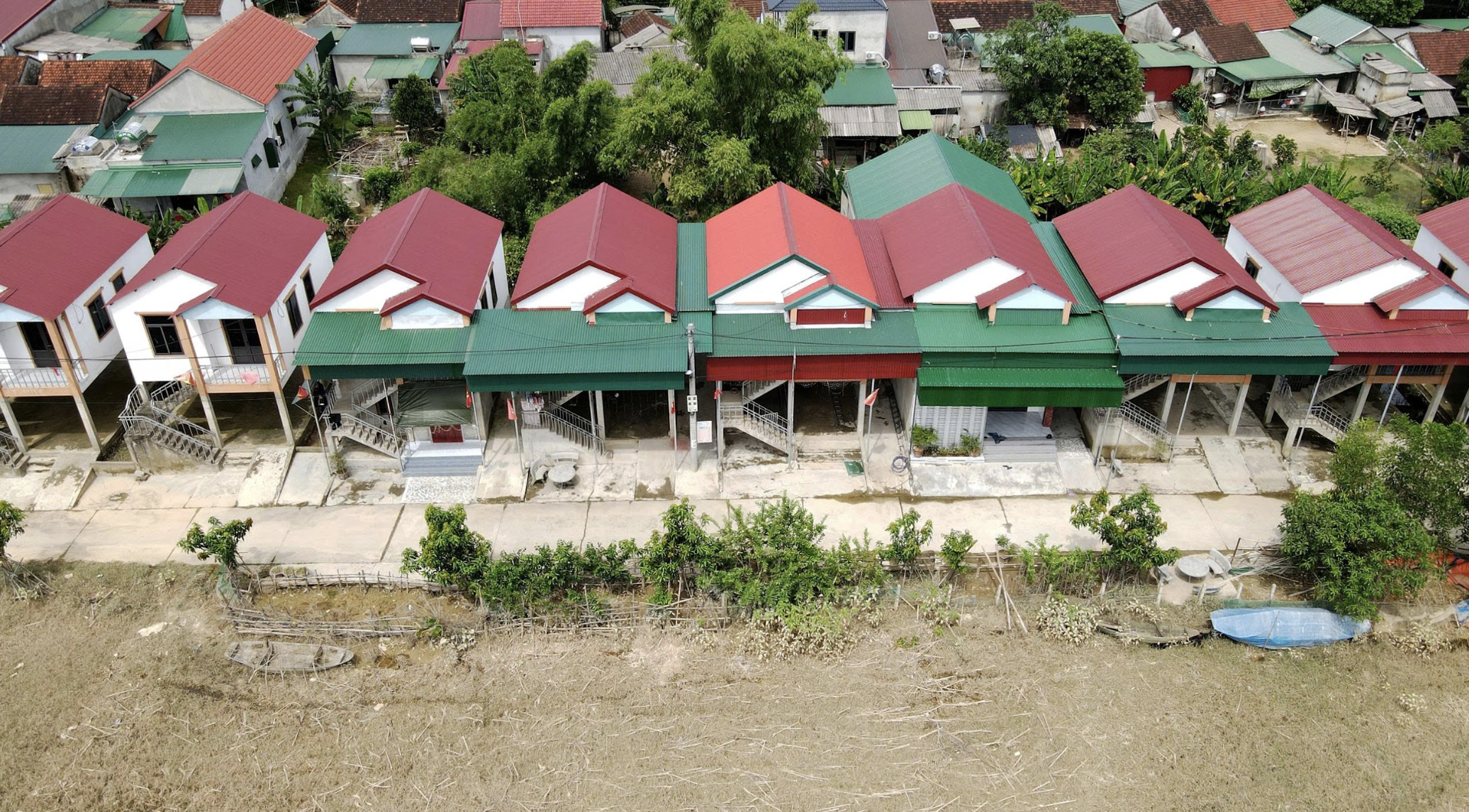 Từ những mái nhà chống lũ, dựng xây nông thôn mới bền vững ở Hà Tĩnh- Ảnh 1. Từ những mái nhà chống lũ, dựng xây nông thôn mới bền vững ở Hà Tĩnh- Ảnh 1.