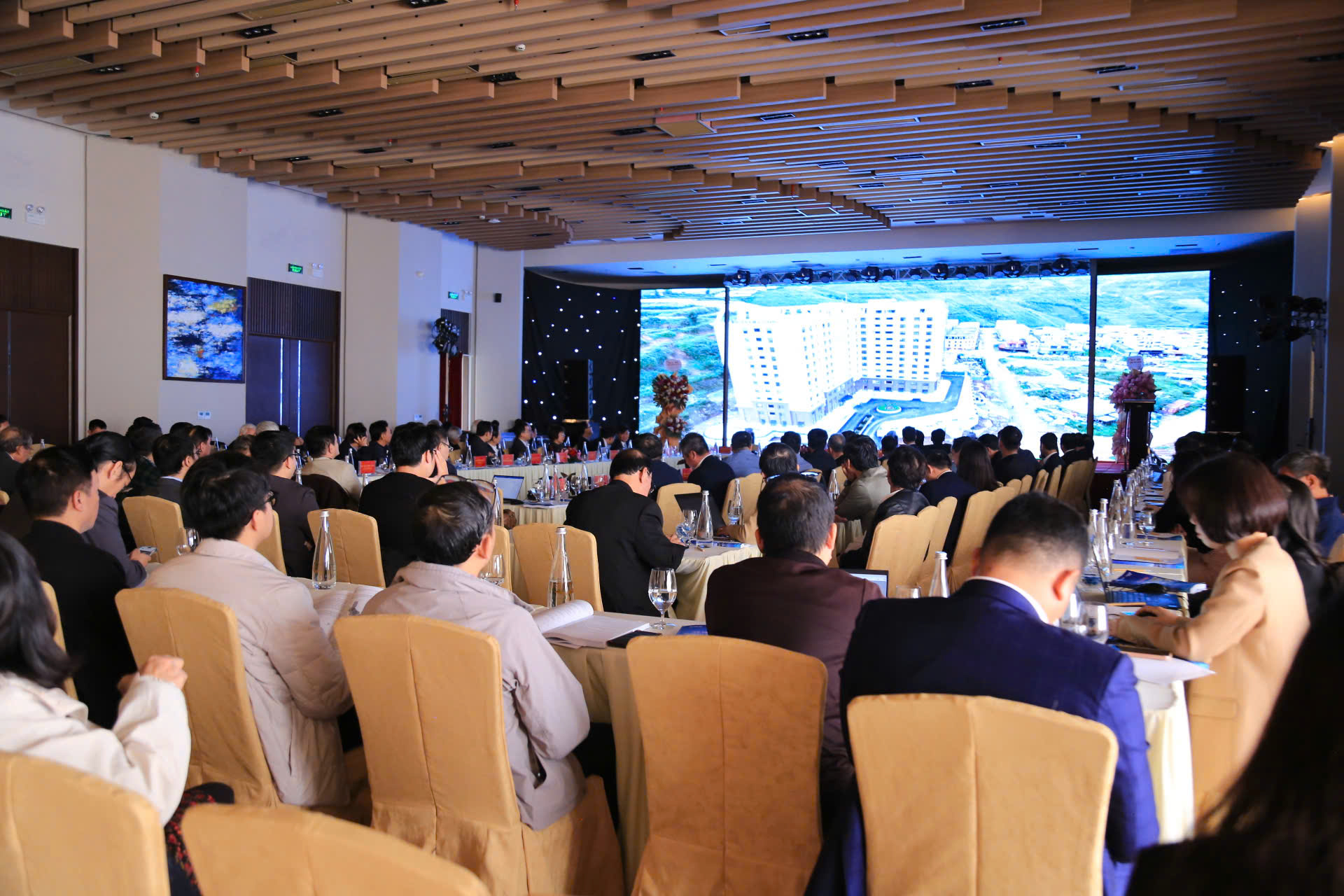 Lào Cai: Chuyên gia hiến kế tháo gỡ “nút thắt” hạ tầng đưa Sa Pa bứt phá- Ảnh 1. Lào Cai: Chuyên gia hiến kế tháo gỡ “nút thắt” hạ tầng đưa Sa Pa bứt phá- Ảnh 1.