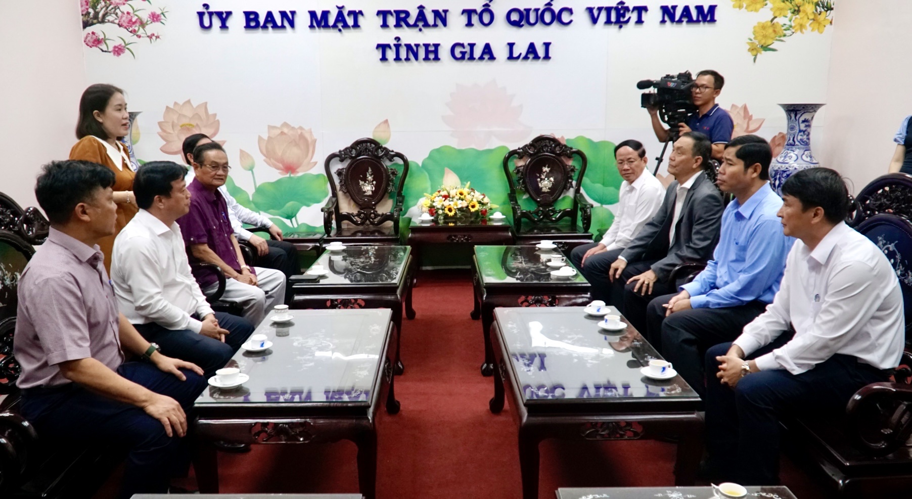 Trao 10 tỷ đồng hỗ trợ người dân Gia Lai khắc phục hậu quả bão số 13- Ảnh 2. Trao 10 tỷ đồng hỗ trợ người dân Gia Lai khắc phục hậu quả bão số 13- Ảnh 2.