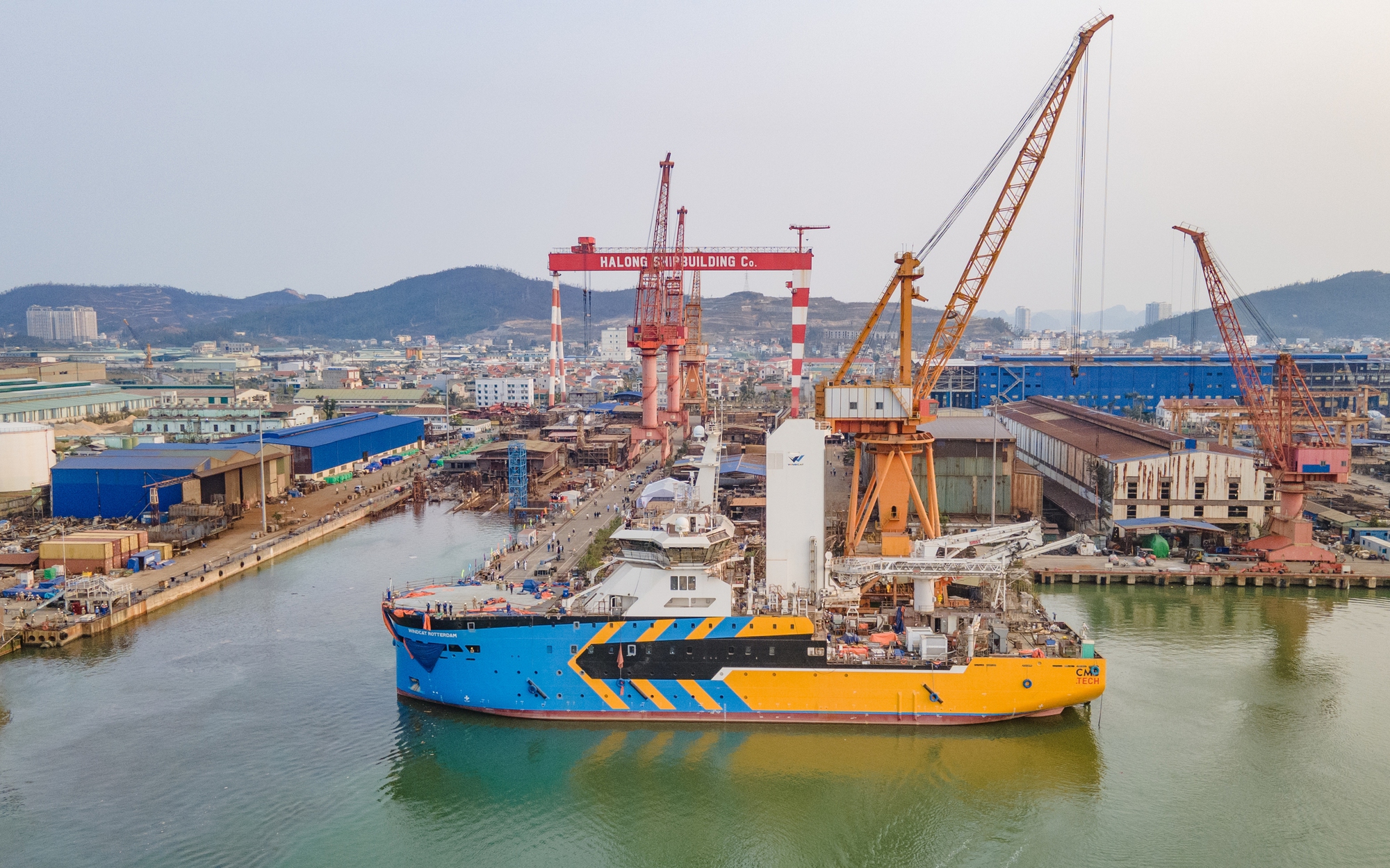 Nhiều doanh nghiệp đóng tàu Hải Phòng “cán đích” ngoạn mục- Ảnh 4. Ghi dấu Việt Nam trên bản đồ đóng tàu xanh: Hạ Long liên tiếp hạ thủy siêu phẩm