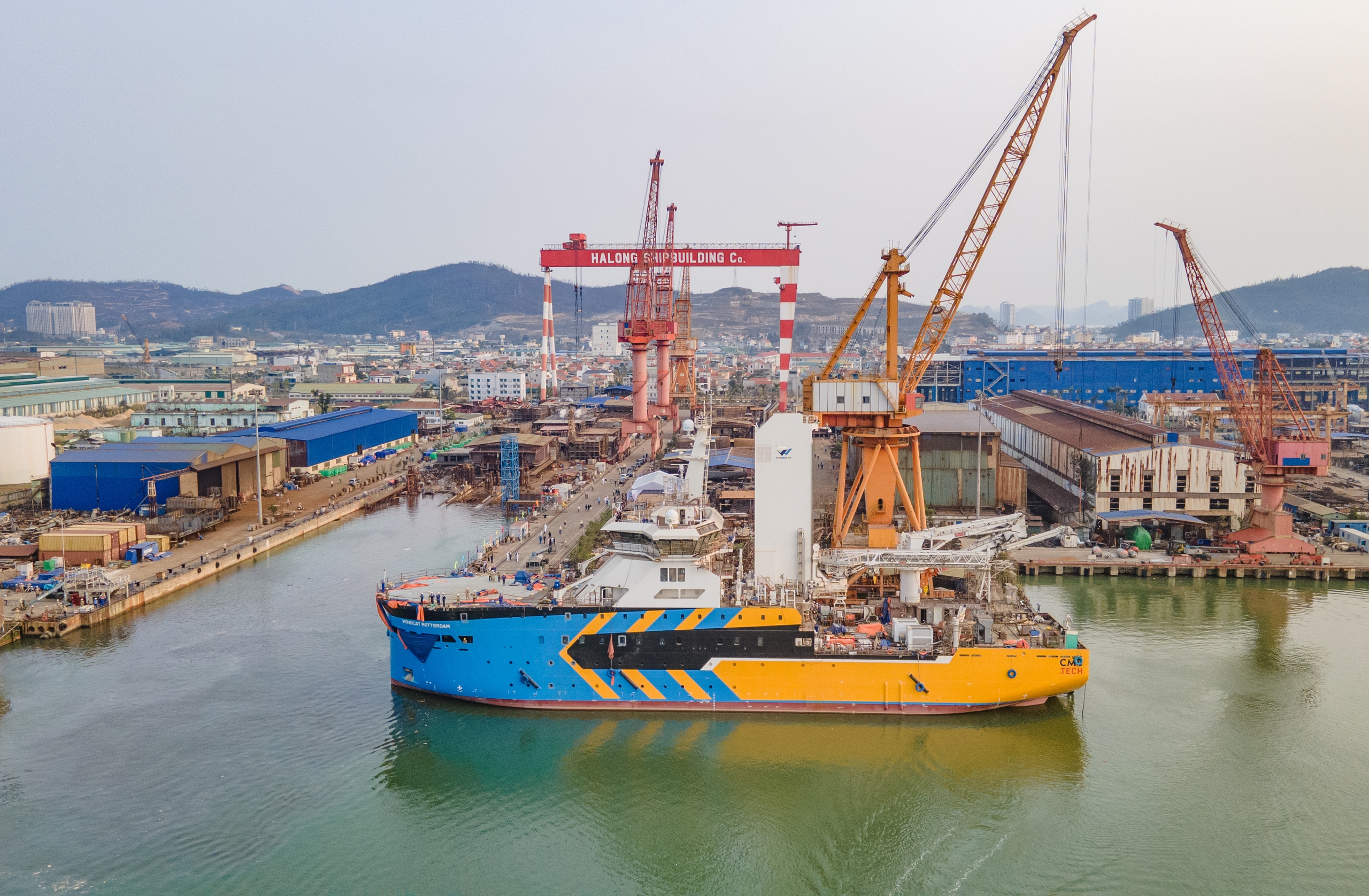 Ghi dấu Việt Nam trên bản đồ đóng tàu xanh: Hạ Long liên tiếp hạ thủy siêu phẩm- Ảnh 2. Ghi dấu Việt Nam trên bản đồ đóng tàu xanh: Hạ Long liên tiếp hạ thủy siêu phẩm- Ảnh 2.