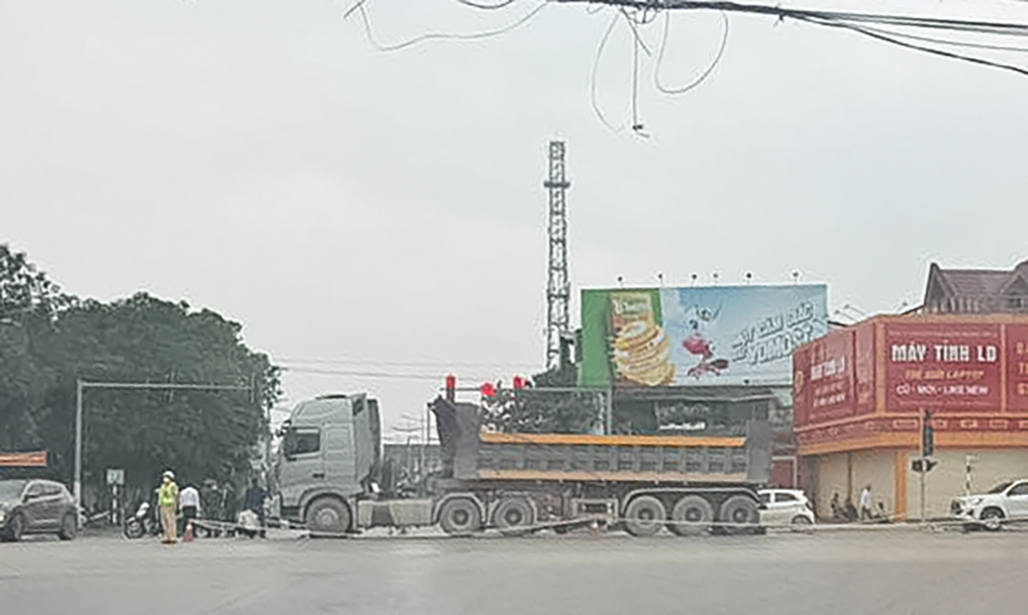 Nghệ An: Xe tải va chạm với xe đạp điện, cụ bà tử vong thương tâm- Ảnh 1. Nghệ An: Xe tải va chạm với xe đạp điện, cụ bà tử vong thương tâm- Ảnh 1.