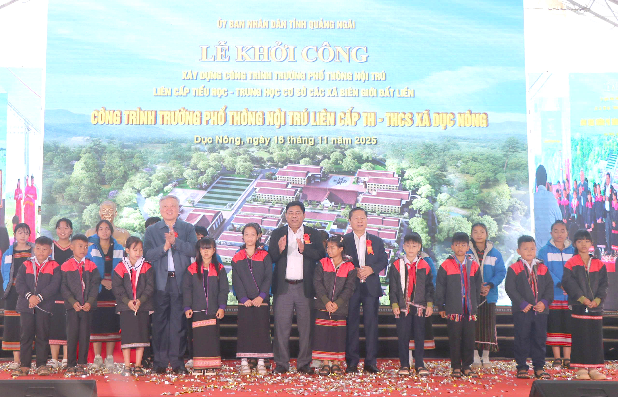 Phó Thủ tướng Nguyễn Hòa Bình: Trường học vùng biên biểu tượng đoàn kết miền xuôi và ngược- Ảnh 4. Phó Thủ tướng Nguyễn Hòa Bình: Trường học vùng biên biểu tượng đoàn kết miền xuôi và ngược- Ảnh 4.