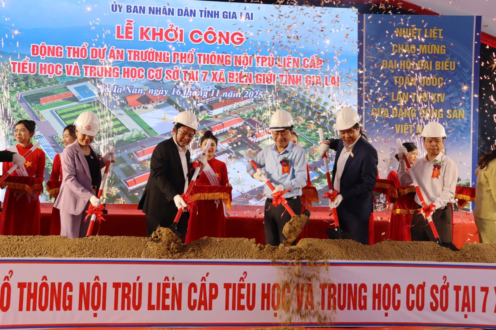 Phó Thủ tướng Hồ Quốc Dũng dự khởi công xây trường nội trú tại 7 xã biên giới Gia Lai- Ảnh 1. Phó Thủ tướng Hồ Quốc Dũng dự khởi công xây trường nội trú tại 7 xã biên giới Gia Lai- Ảnh 1.