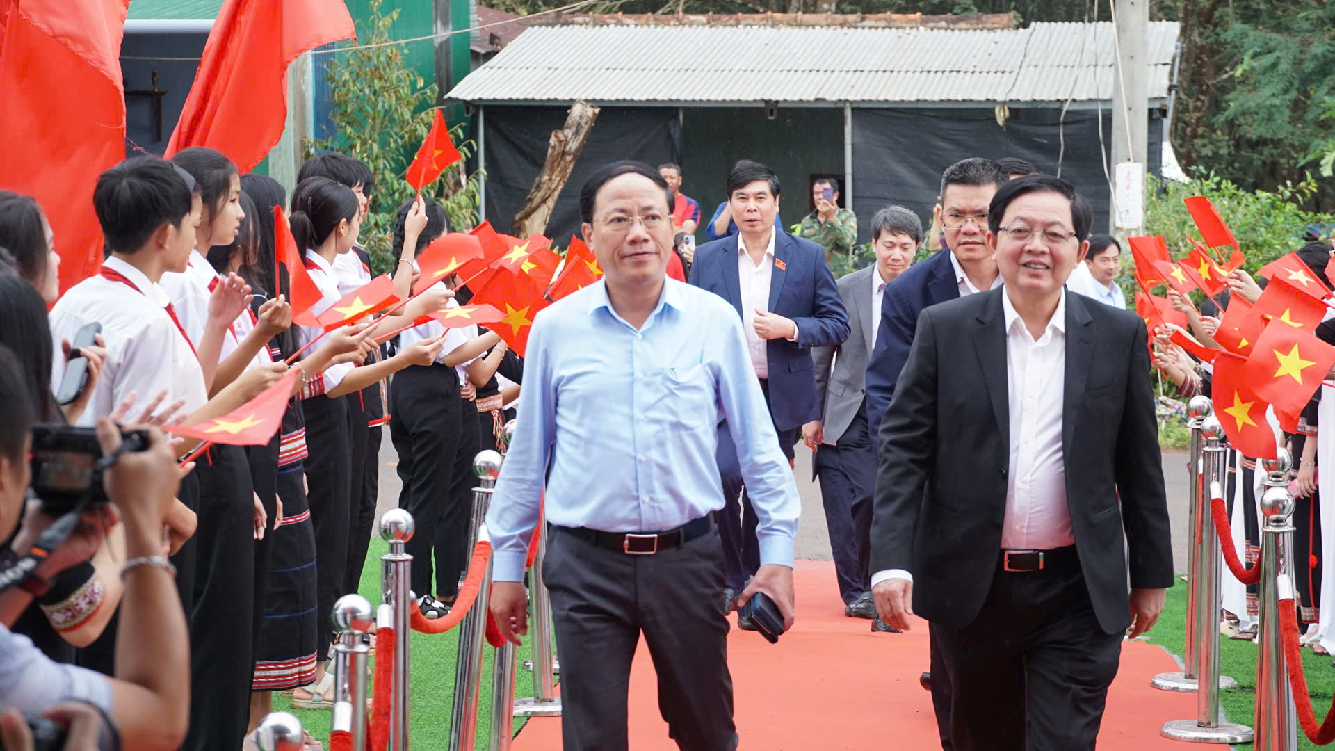 Phó Thủ tướng Hồ Quốc Dũng dự khởi công xây trường nội trú tại 7 xã biên giới Gia Lai- Ảnh 3. Phó Thủ tướng Hồ Quốc Dũng dự khởi công xây trường nội trú tại 7 xã biên giới Gia Lai- Ảnh 3.